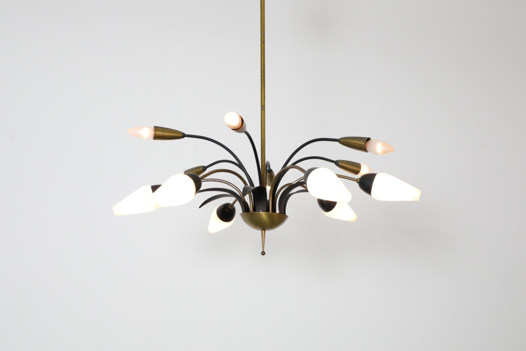 Lampadario a più bracci in ottone in stile Arredoluce di metà secolo in vendita 9