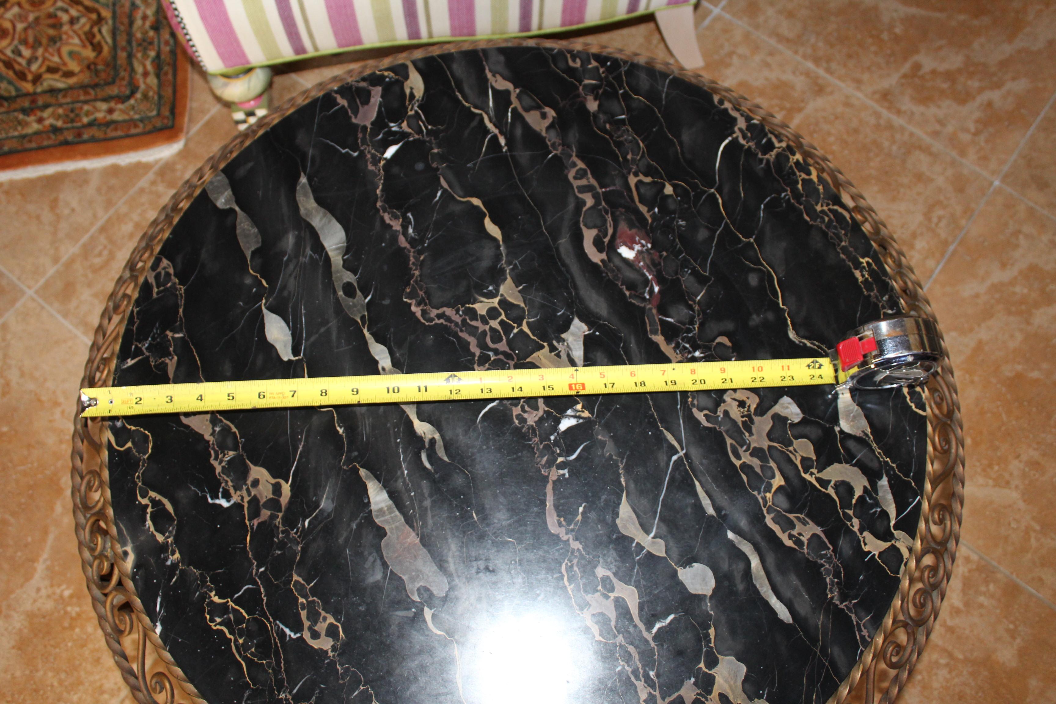 Table basse Art déco du milieu du siècle dernier d'après Gilbert Poillerat en vente 2
