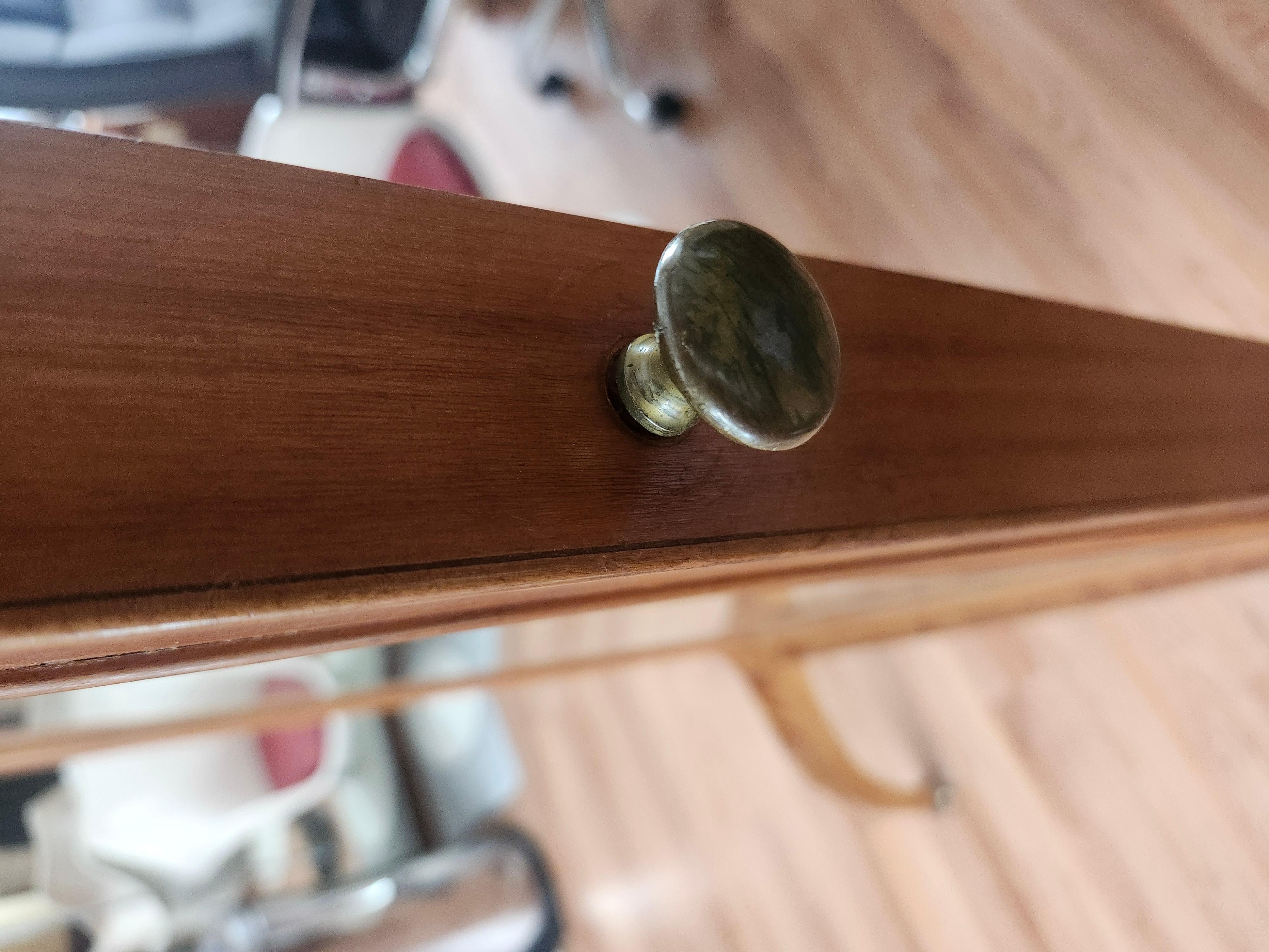 Specchio ovale in acero dorato di metà secolo Deco Mirror con vetro smussato C1940 in vendita 2