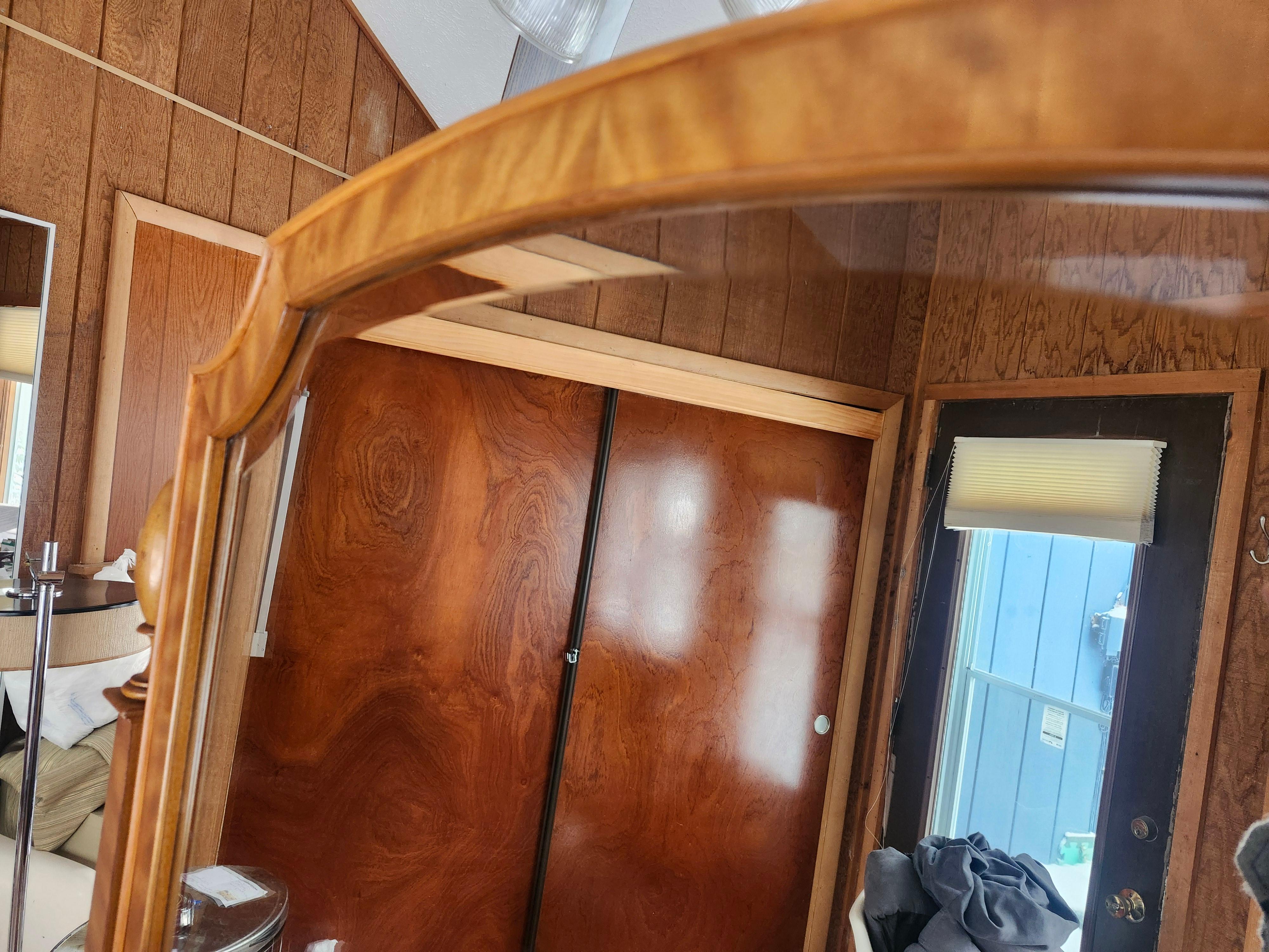 Specchio ovale in acero dorato di metà secolo Deco Mirror con vetro smussato C1940 in vendita 3