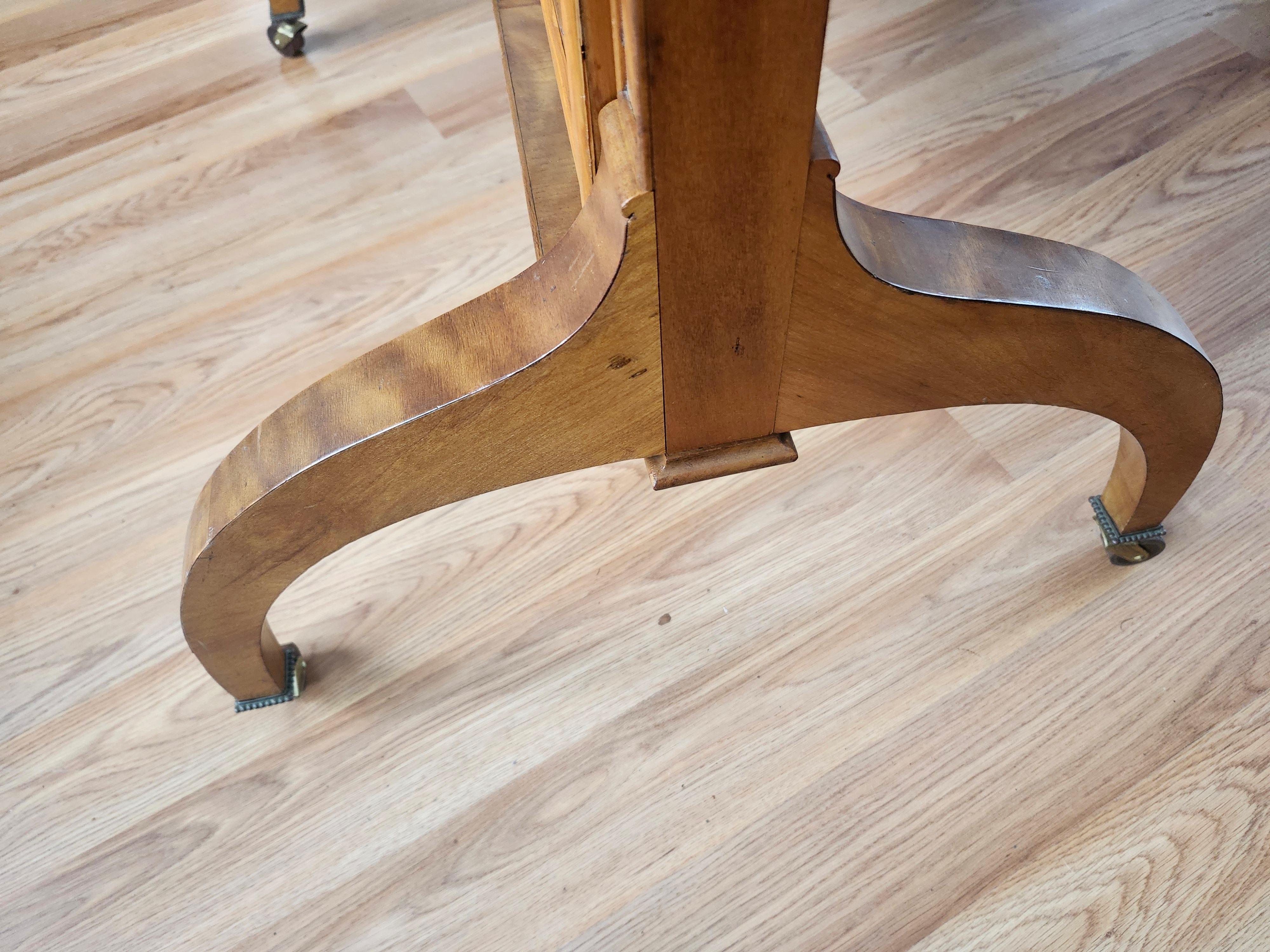 Specchio ovale in acero dorato di metà secolo Deco Mirror con vetro smussato C1940 in vendita 4