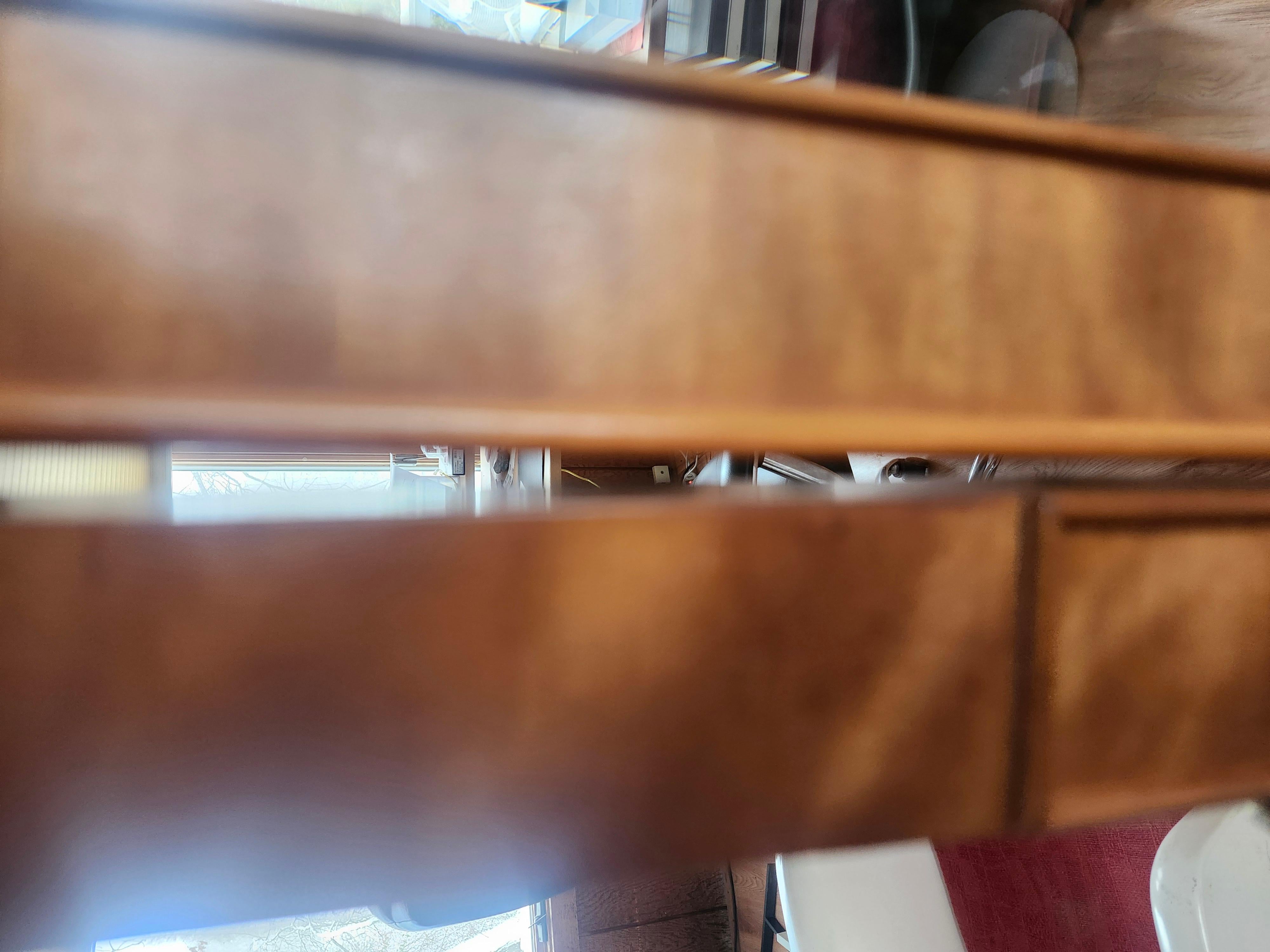 Specchio ovale in acero dorato di metà secolo Deco Mirror con vetro smussato C1940 in vendita 5