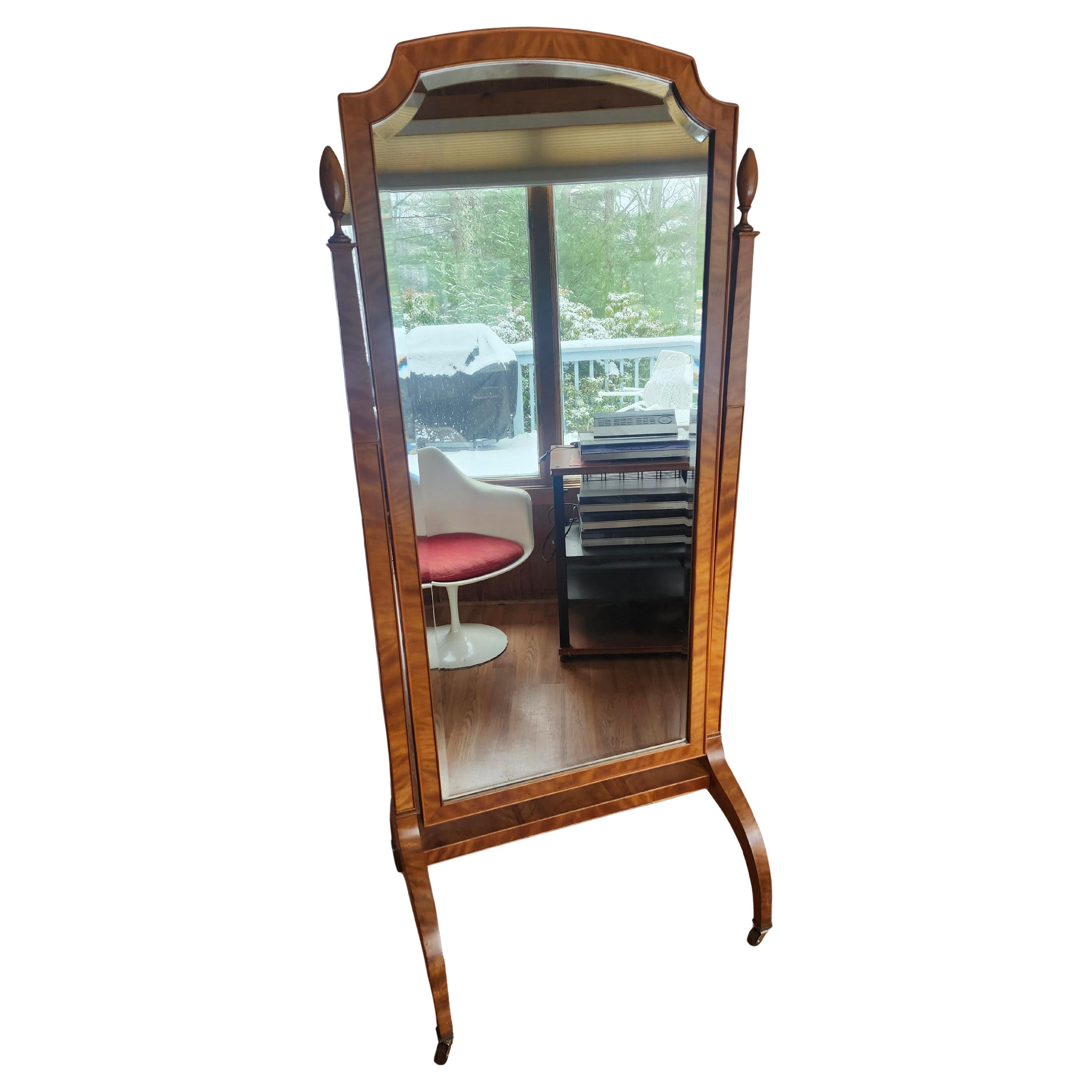 Americano Specchio ovale in acero dorato di metà secolo Deco Mirror con vetro smussato C1940 in vendita