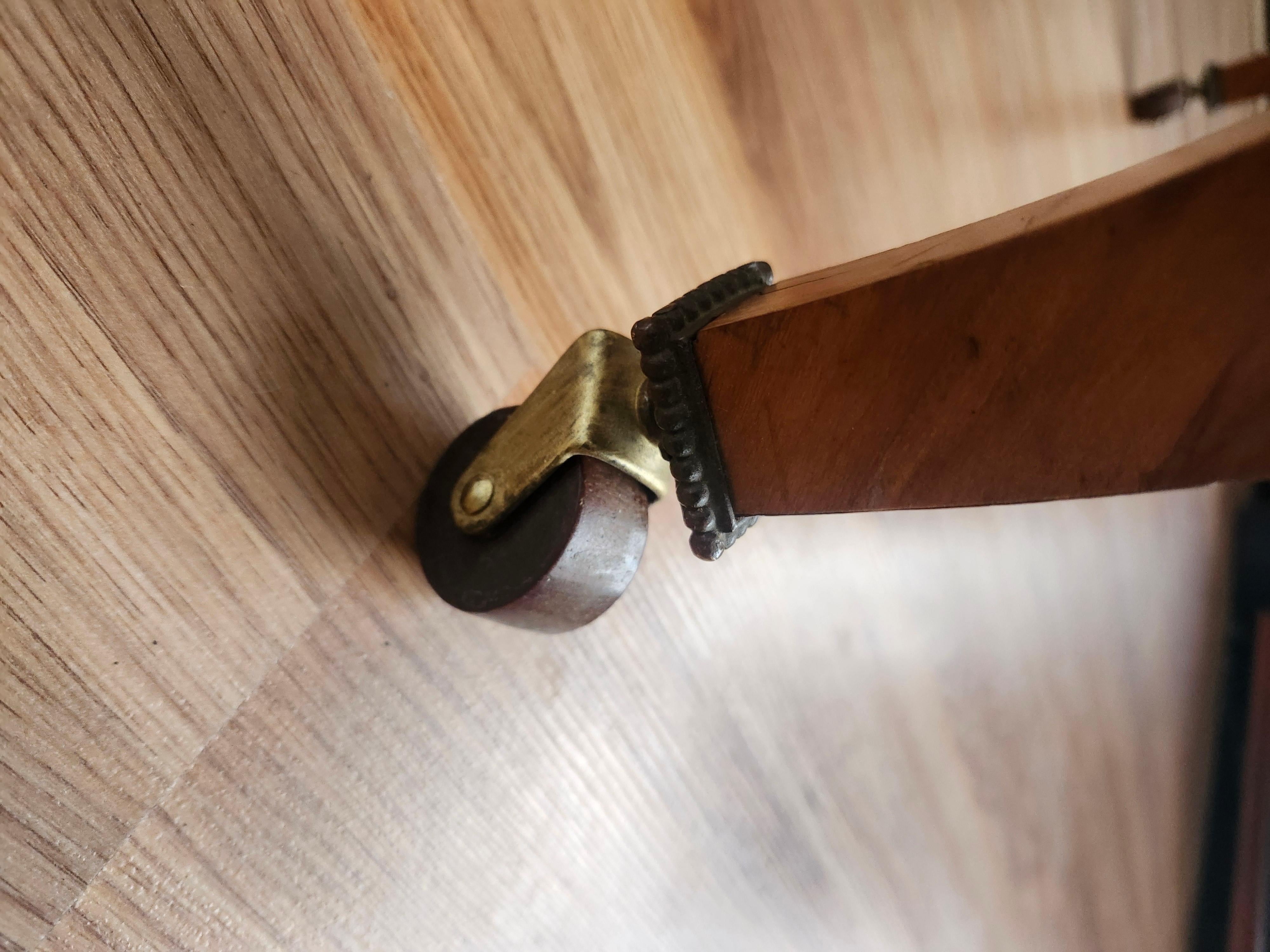 Ottone Specchio ovale in acero dorato di metà secolo Deco Mirror con vetro smussato C1940 in vendita