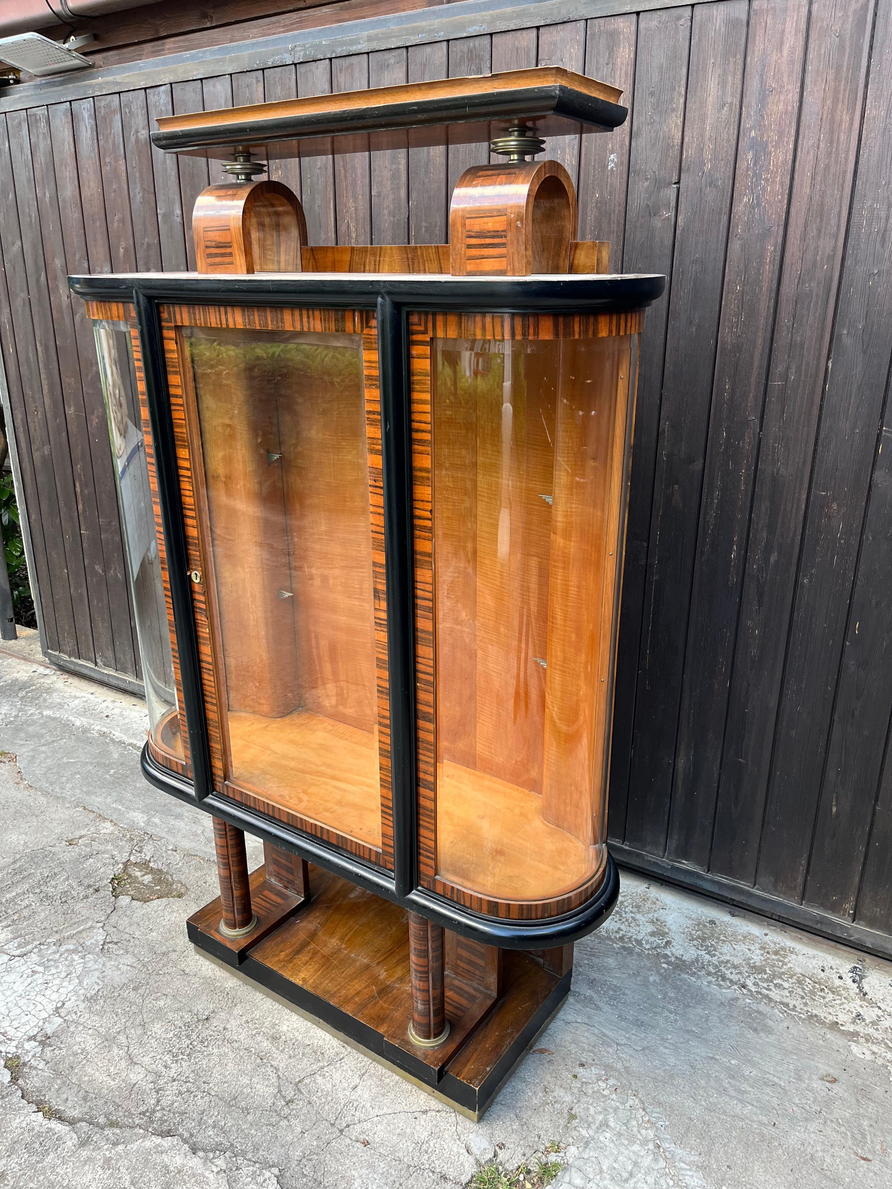Mid-Century Art Deco italian display cabinet  1930s
Wooden structure and aluminum elements, sides with transparent curved glass. Two glass shelves.
Intact and in good condition, small signs of aging.