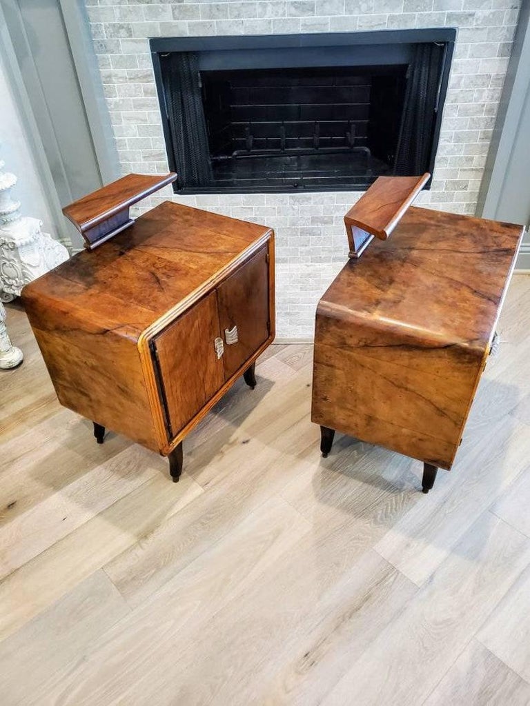 Mid-Century Art Deco Italian Modern Burl Bedside Cabinets, a Pair In Good Condition For Sale In Forney, TX
