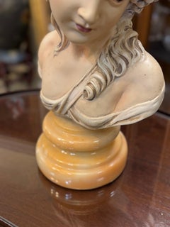 Busto di statua di donna in marmo del Mid Century Antiques, Arte Antiques