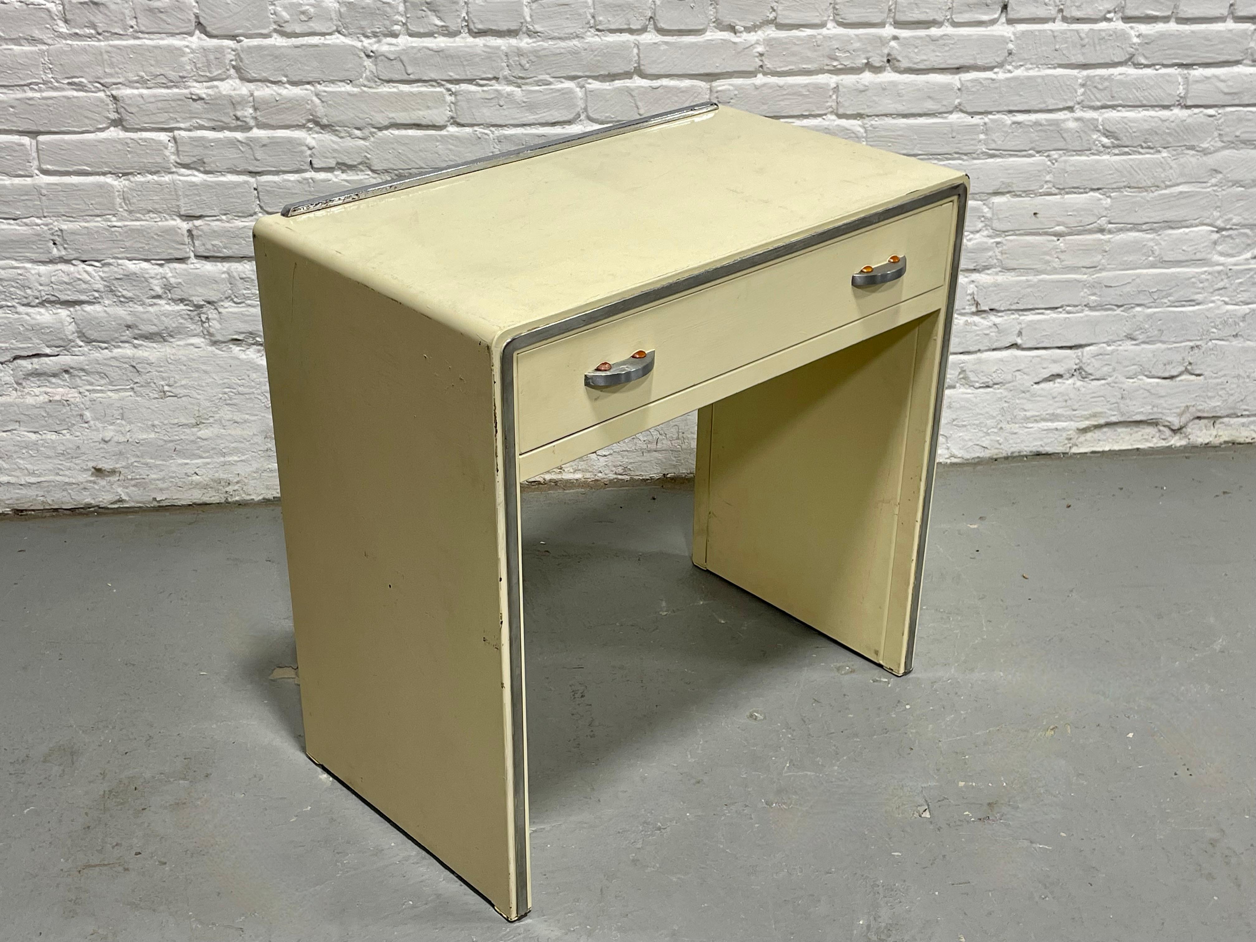 Scrivania/console in metallo di Simmons Furniture Co., 1950 ca. In condizioni buone in vendita a Weehawken, NJ