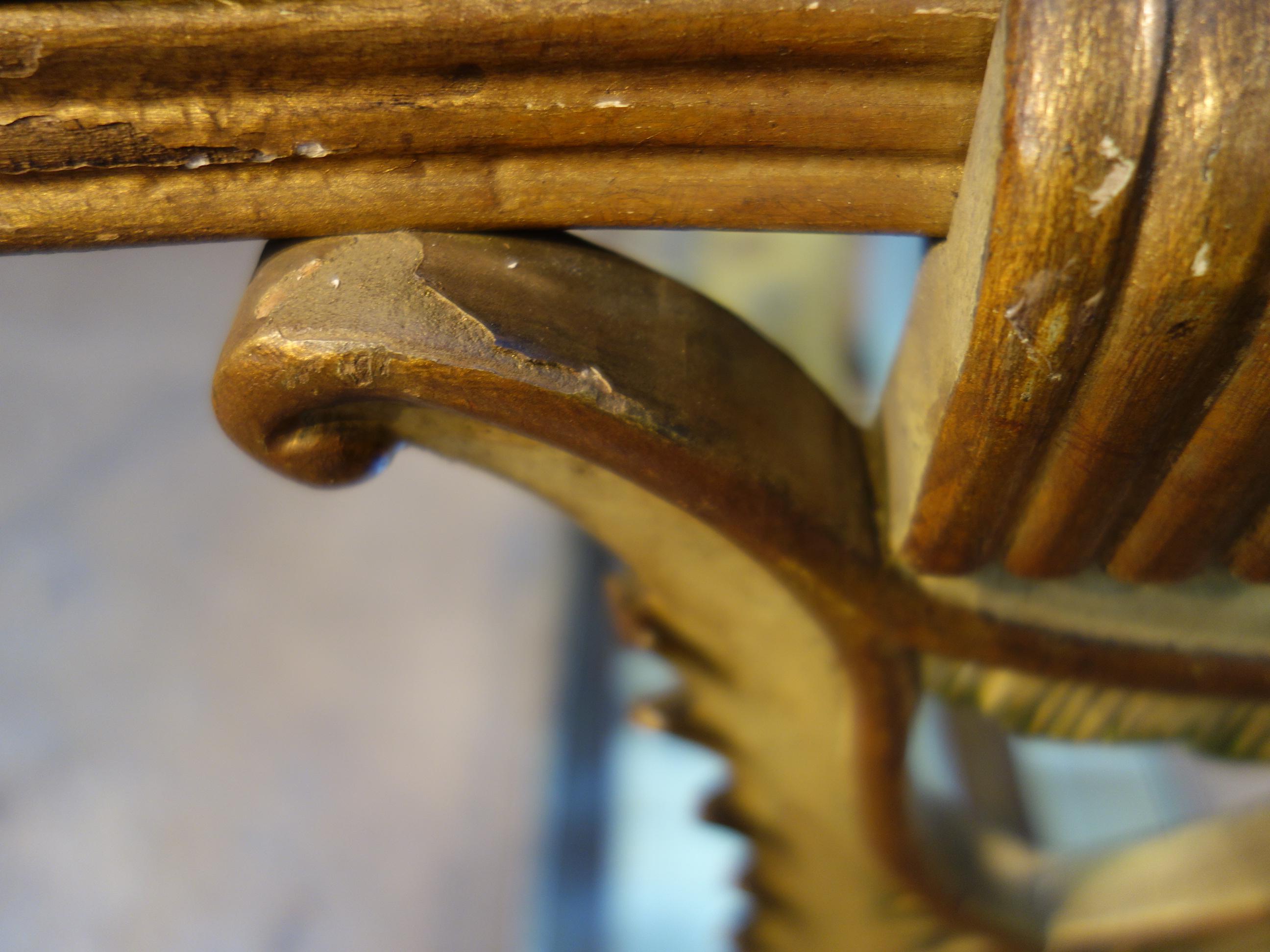 Table basse d'appoint Art Déco du milieu du siècle dernier en verre peint:: gravé et gravé doré et miroir en vente 4