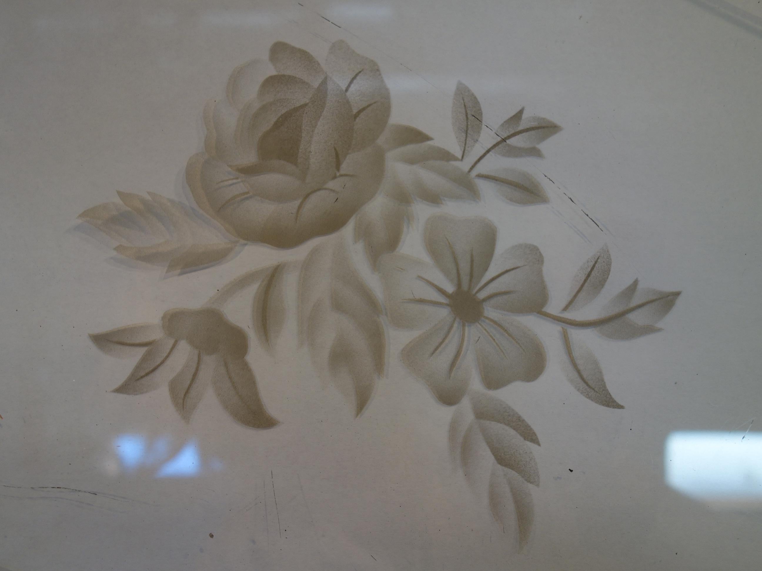 Table basse d'appoint Art Déco du milieu du siècle dernier en verre peint:: gravé et gravé doré et miroir en vente 7