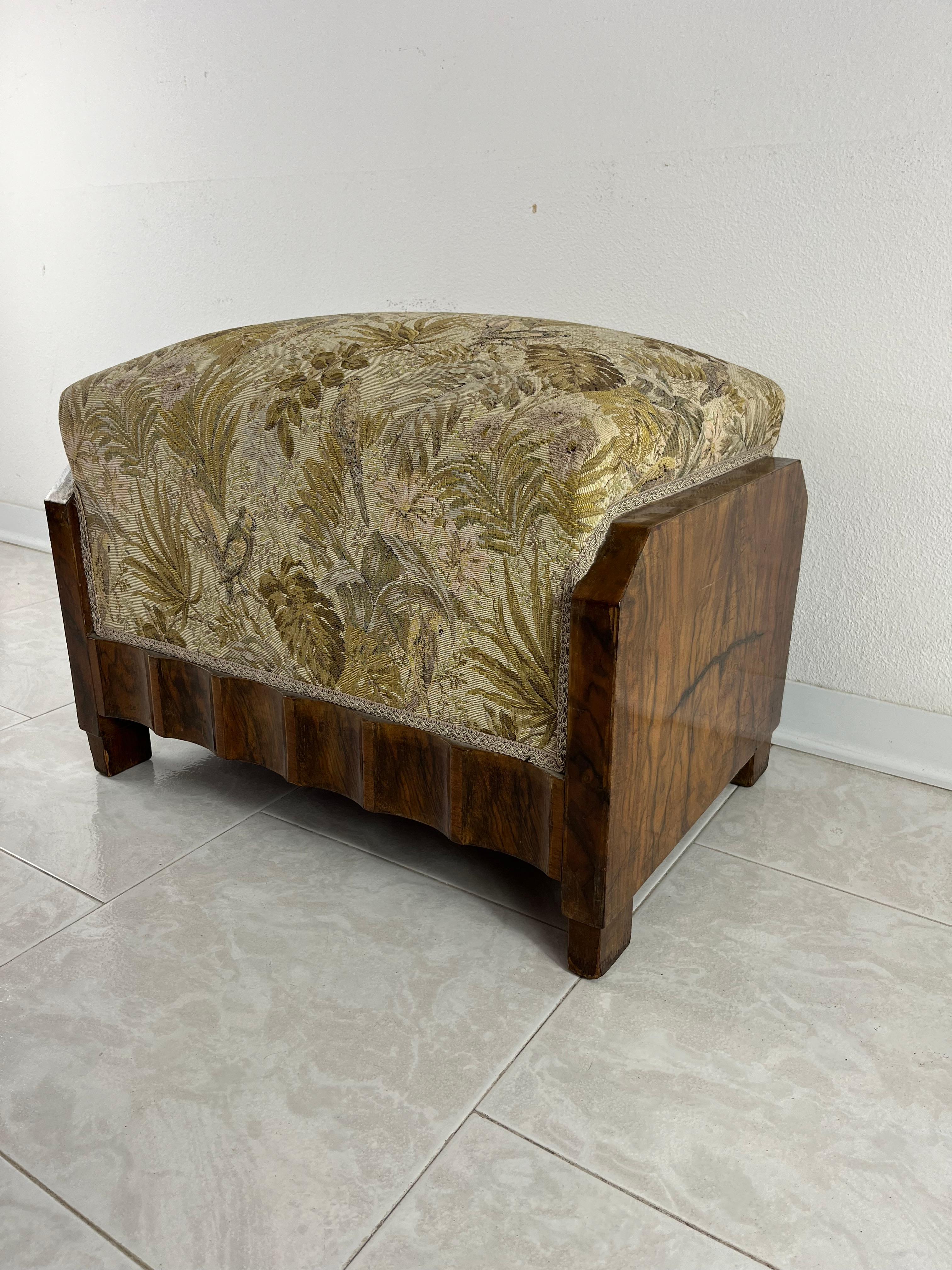 Mid-Century Art Deco pouf with springs attributed to Osvaldo Borsani, 1940s
Intact and in good condition. Small signs of aging.
Found in a noble apartment in my city, Palermo.