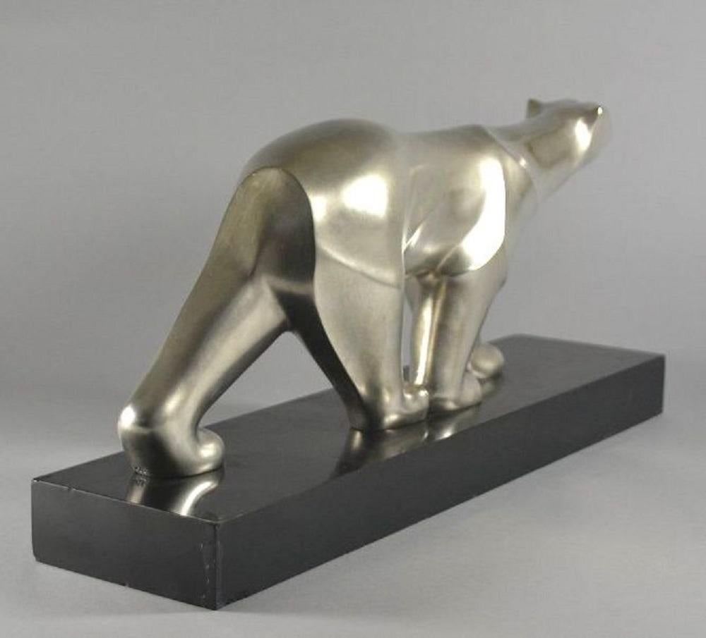 Grand Tour Sculpture d'ours polaire en bronze argenté Art déco du milieu du siècle dernier par George Lavroff  en vente
