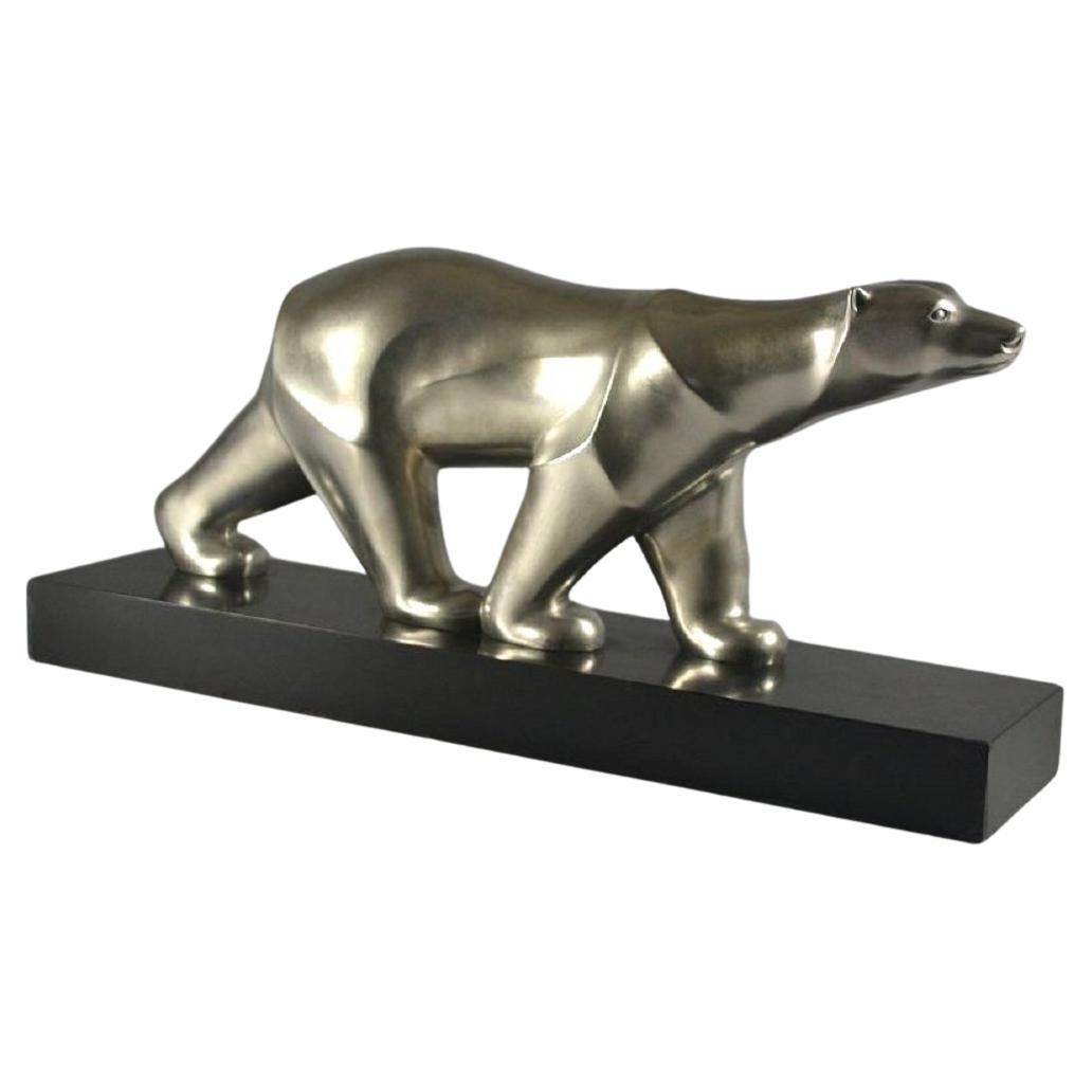 Sculpture d'ours polaire en bronze argenté Art déco du milieu du siècle dernier par George Lavroff  en vente