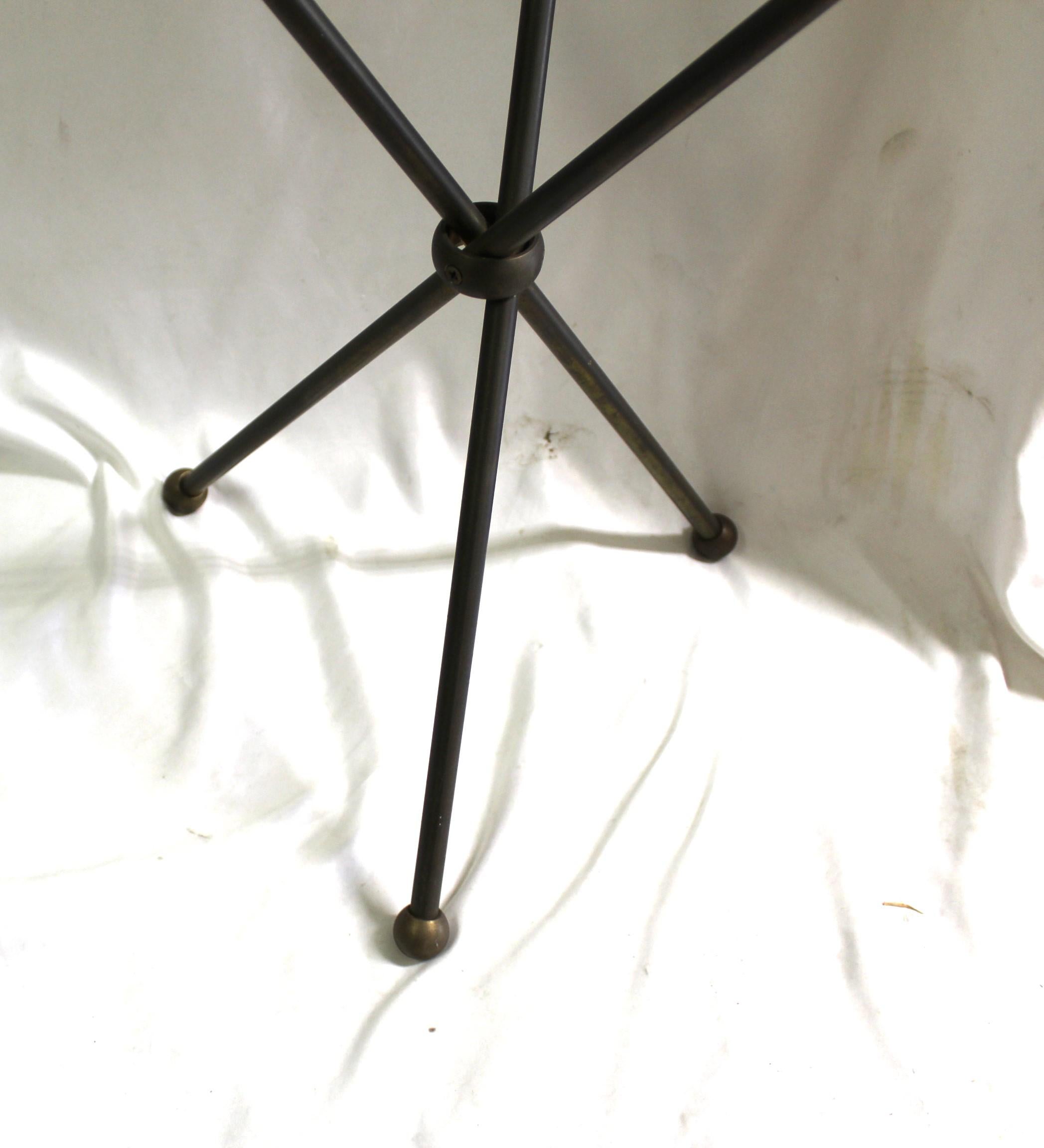 Américain Table d'appoint style art déco/milieu de siècle . en vente