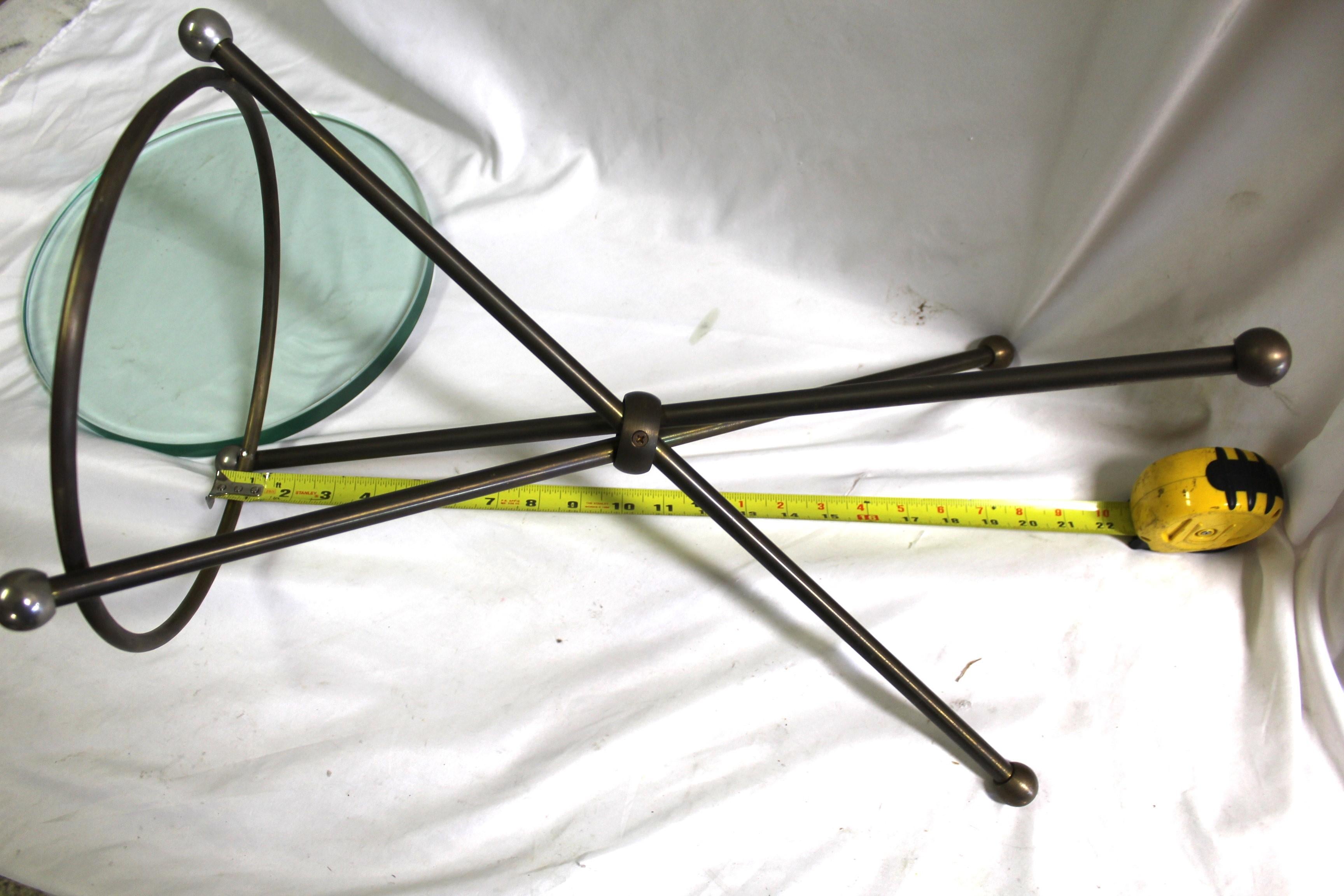 Métal Table d'appoint style art déco/milieu de siècle . en vente