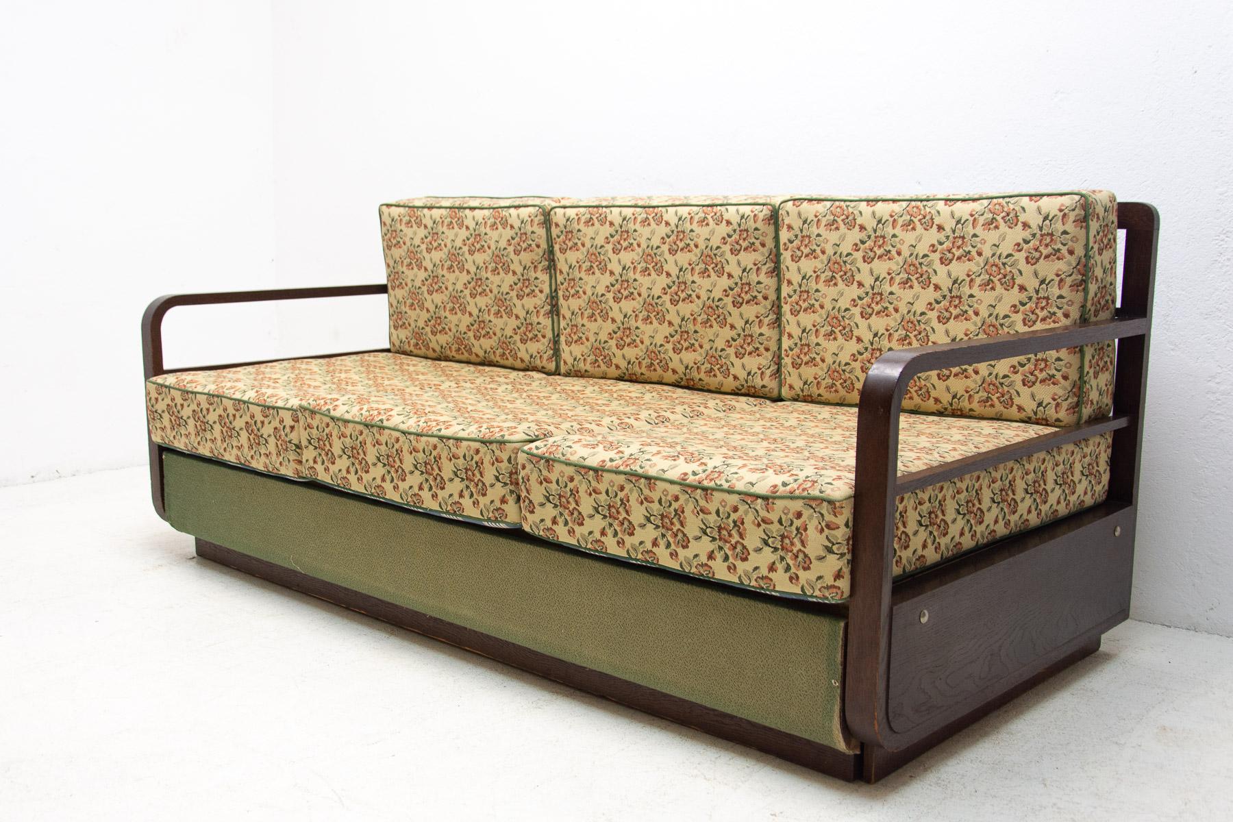 Mid Century Art Deco Style Sofa, 1950´S, Czechoslovakia In Good Condition In Prague 8, CZ