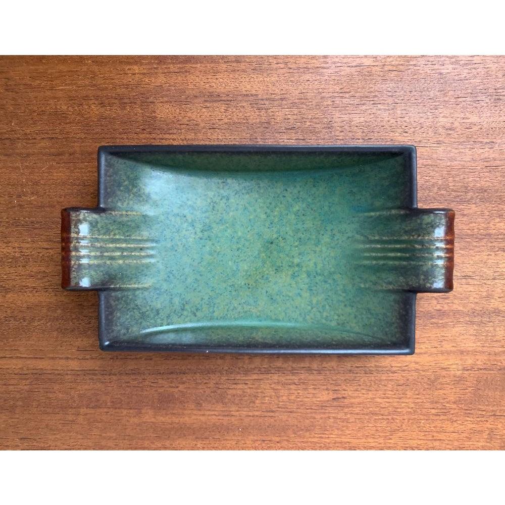 Mitte des Jahrhunderts Art Deco Stil Westdeutsche Keramik WGP Schale von Steuler, 1960er Jahre, in sehr gutem Zustand. Entworfen 1960 bis 1969 Dieses Stück hat eine Zuordnungsmarke.

Zusätzliche Informationen:
MATERIALIEN: Keramik
Farbe: Grün
Stile: