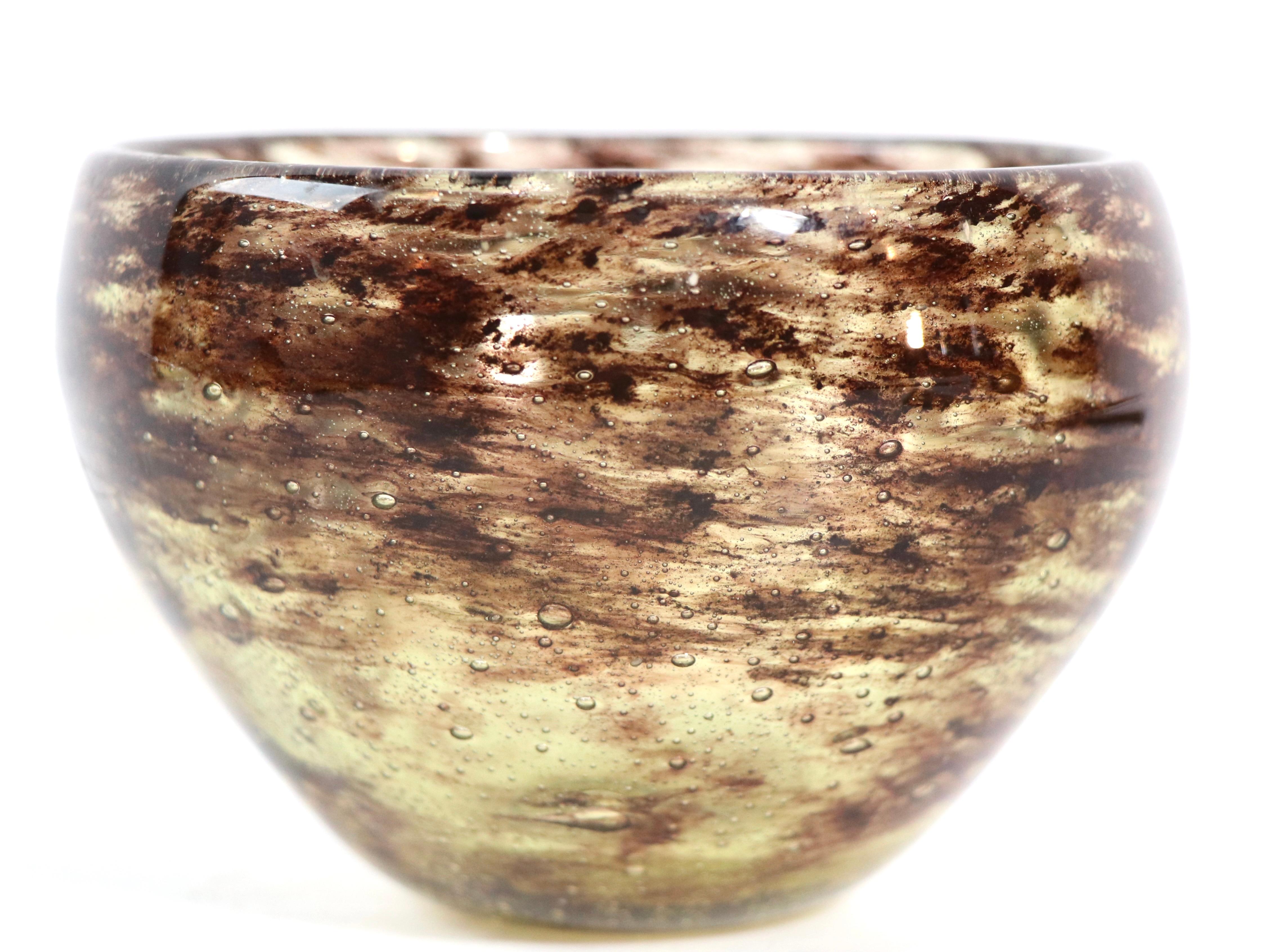 Swedish Mid Century Art Glass Bowl by Vicke Lindstrand for Kosta For Sale