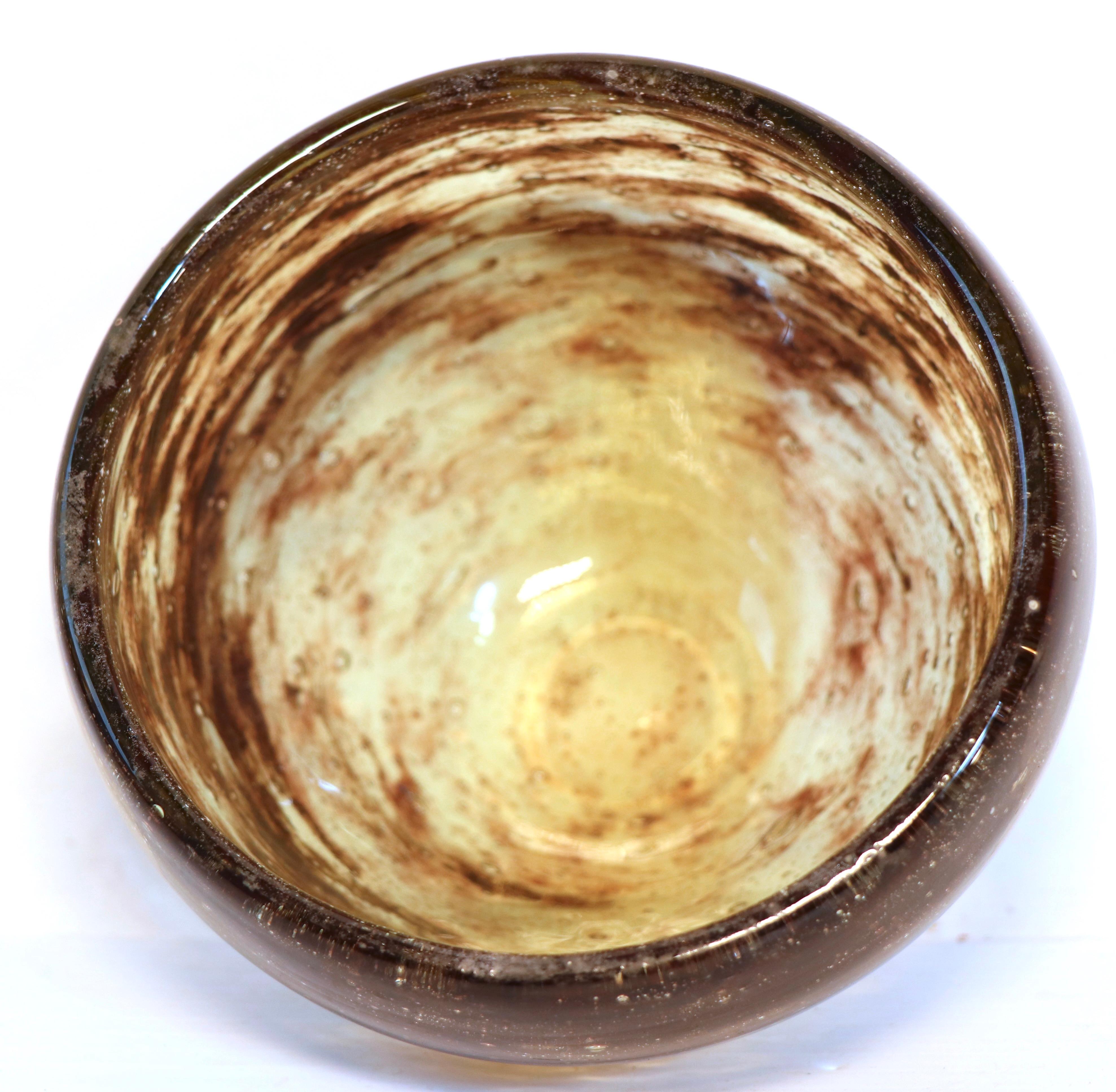 Mid Century Art Glass Bowl by Vicke Lindstrand for Kosta In Excellent Condition For Sale In New York, NY