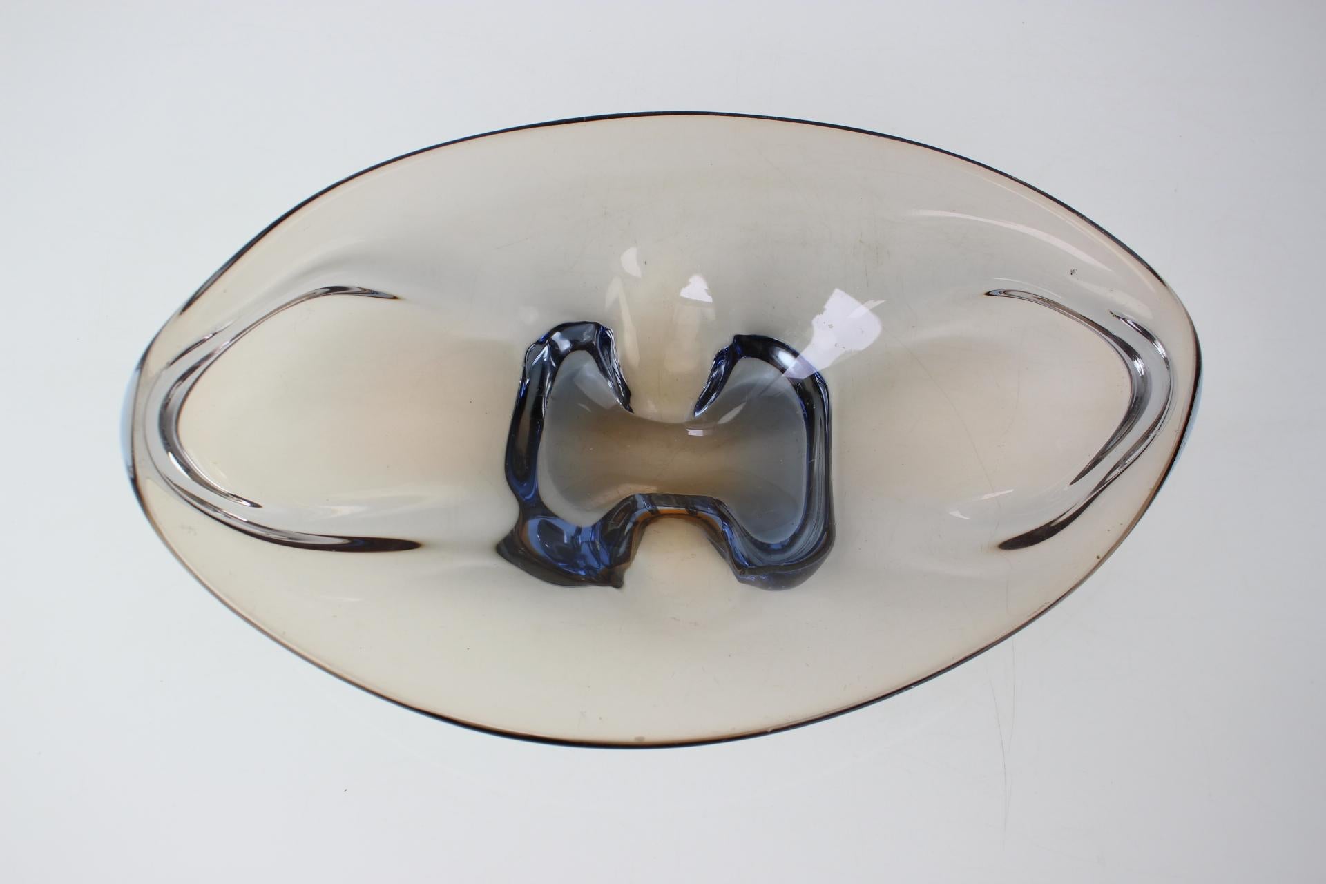 Milieu du XXe siècle Bol en verre d'art du milieu du siècle dernier de Zelezno Borske Sklo, années 1960 en vente