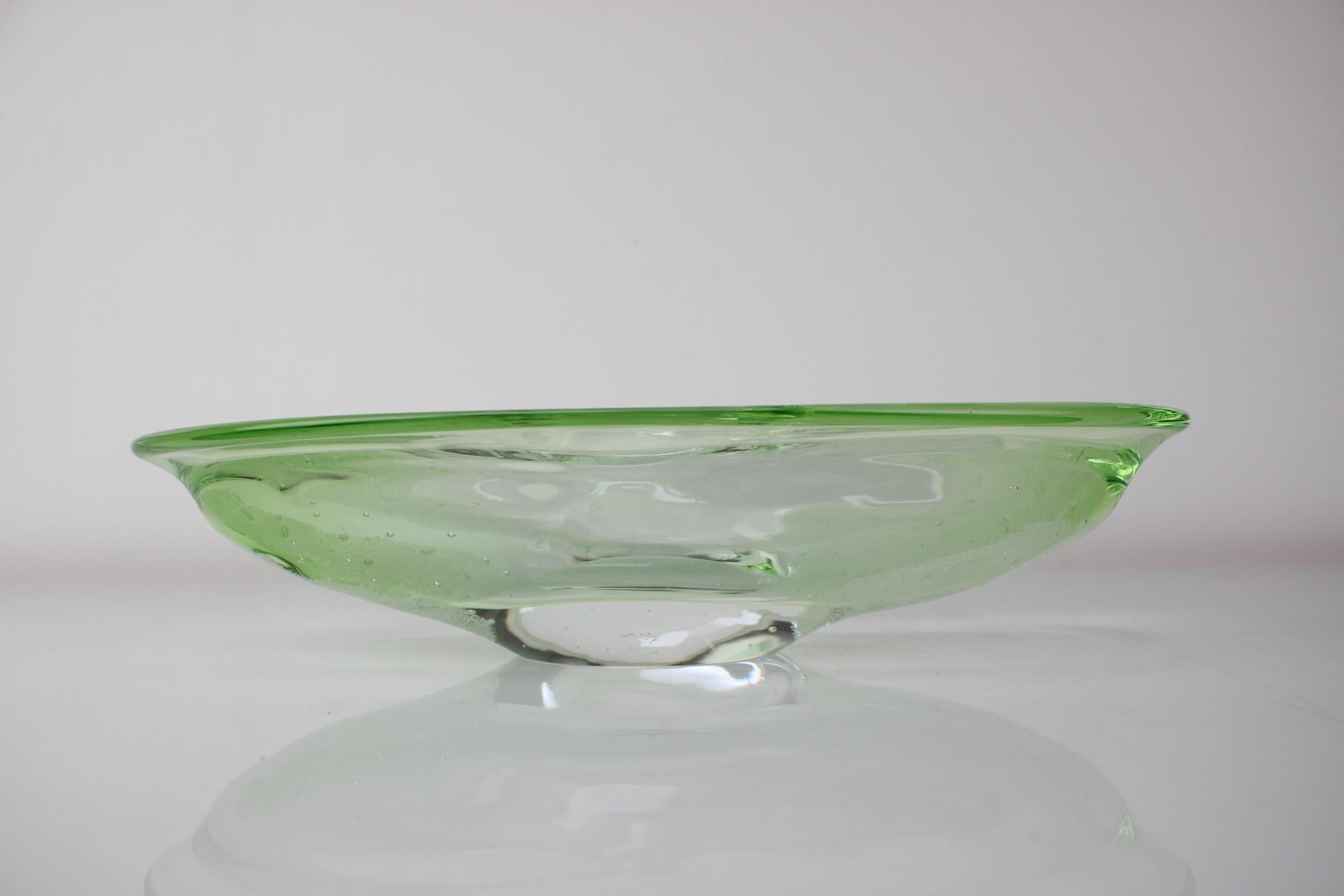 Mid-Century Art Glass Bowl by Zelezno Borske Sklo, 1960's For Sale 1