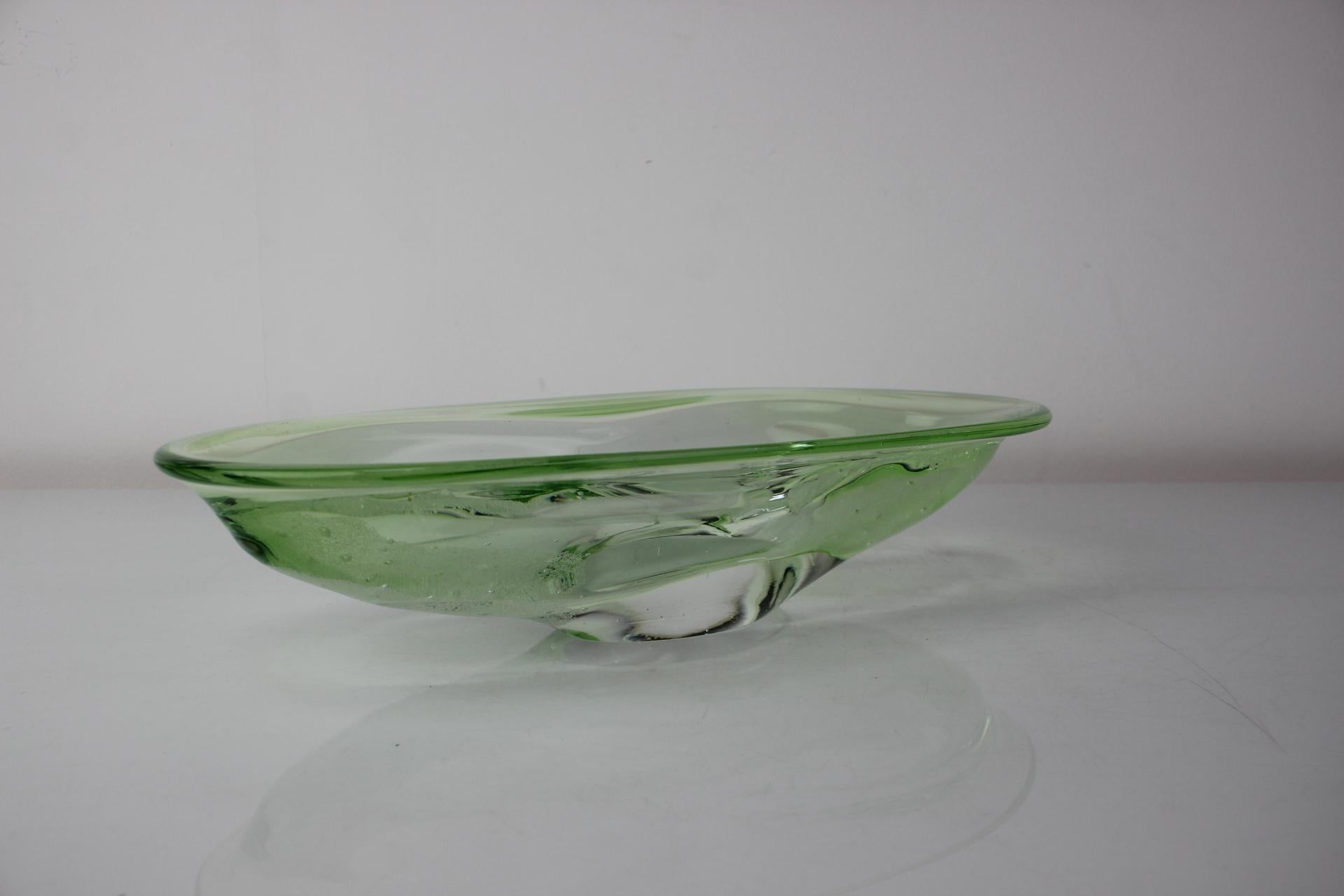 Mid-Century Art Glass Bowl by Zelezno Borske Sklo, 1960's For Sale 2