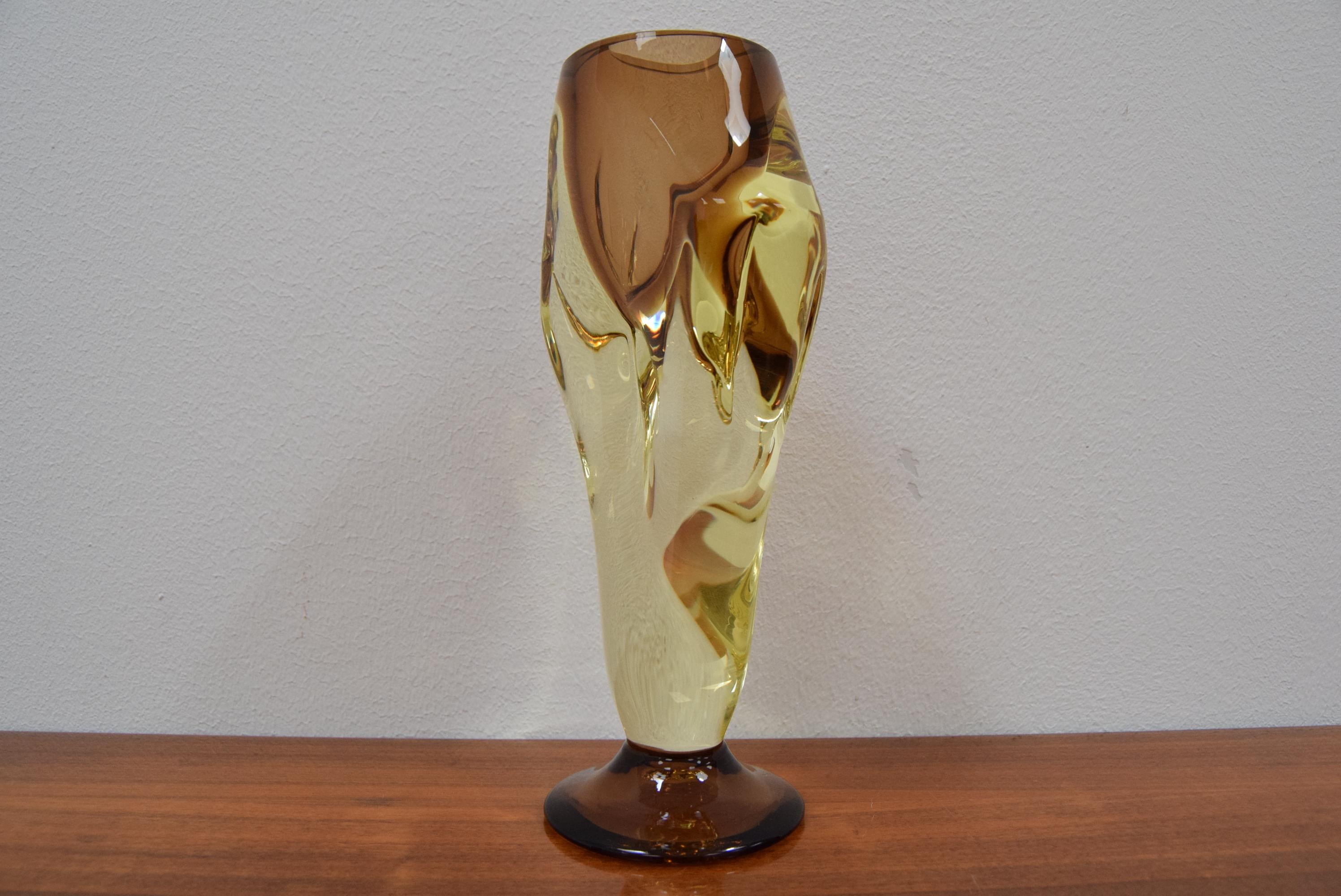 Vaso in vetro artistico di metà secolo, Chribska, anni '60 in vendita 3