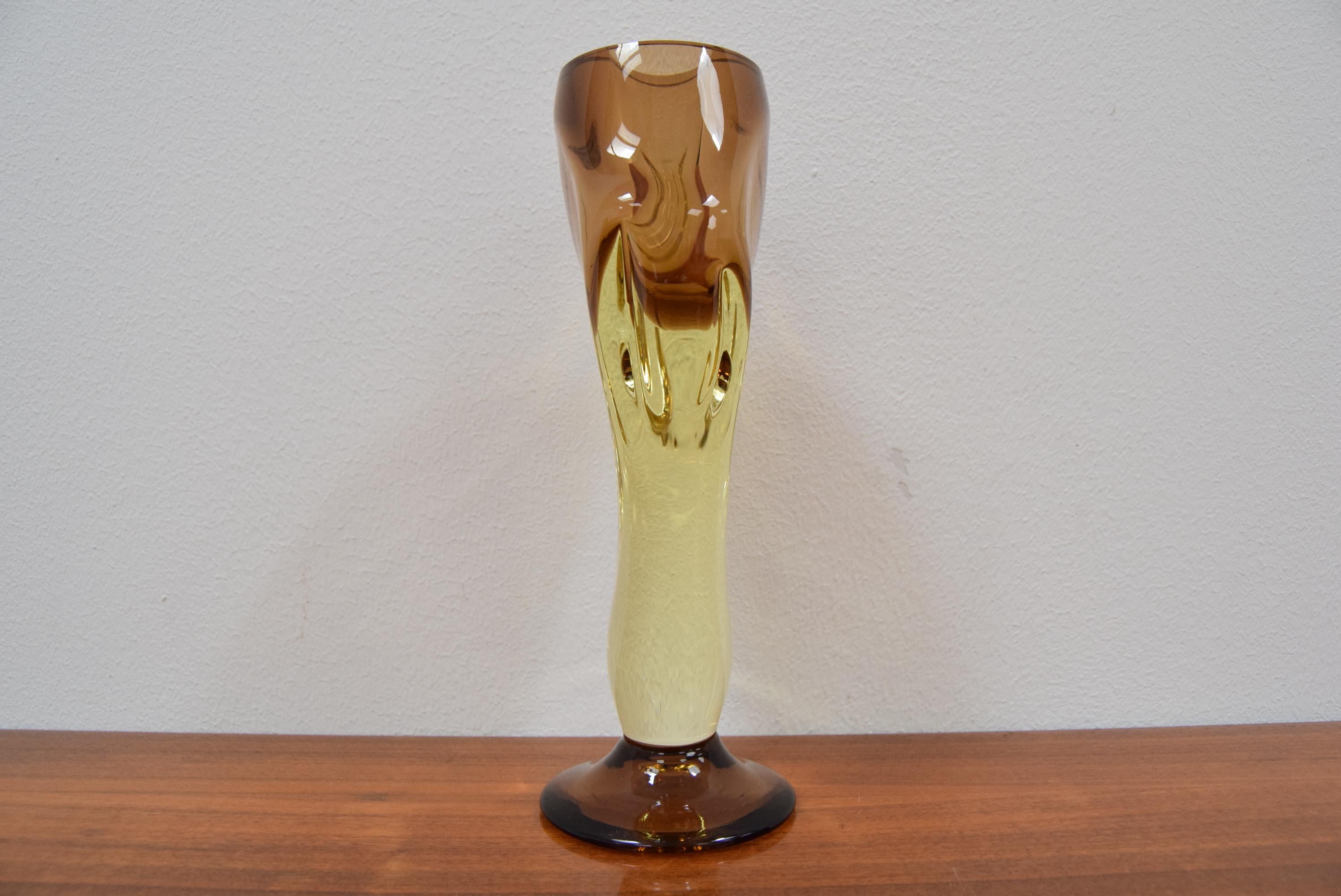 Vaso in vetro artistico di metà secolo, Chribska, anni '60 in vendita 2