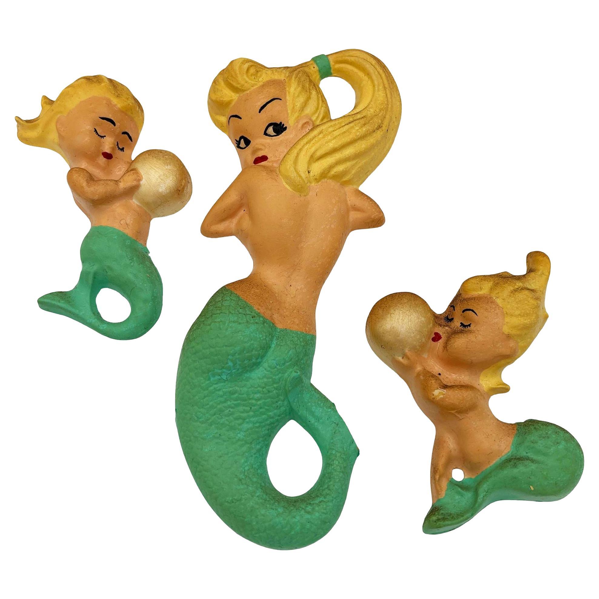 Art du milieu du siècle Sculpture murale en céramique Sirène blonde avec chérubins Ensemble