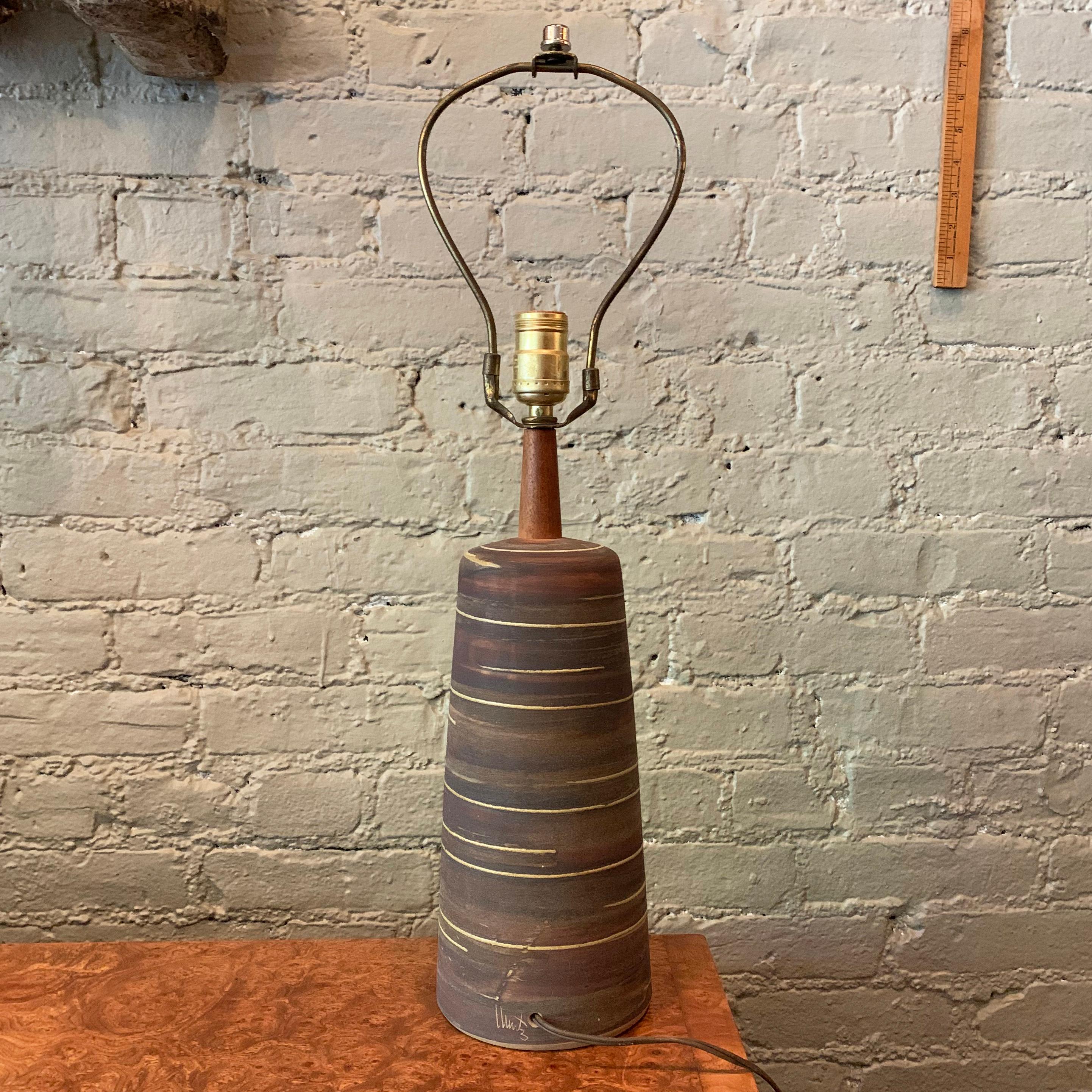 Américain Lampe de table en poterie d'art du milieu du siècle dernier par Gordon Martz pour les studios Marshall en vente