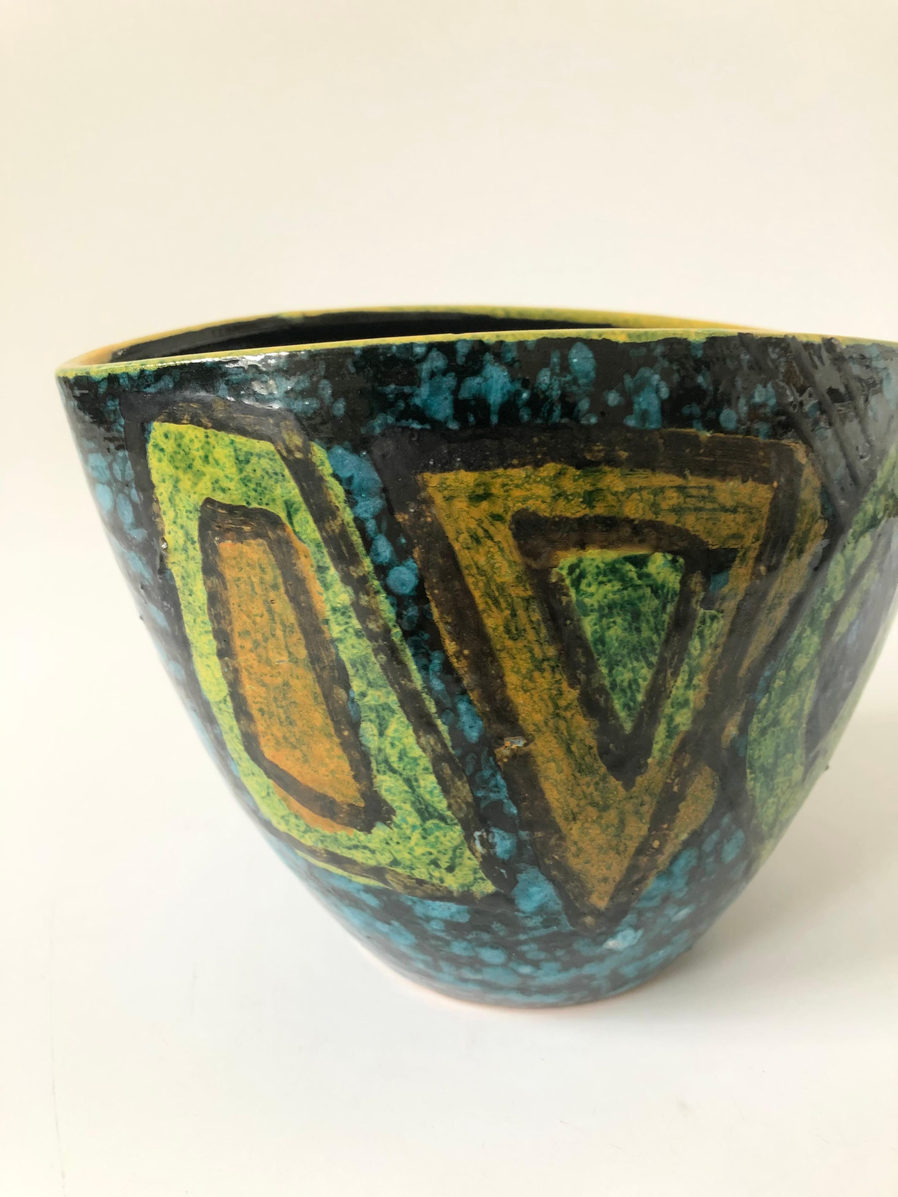 Mid Century Art Pottery Vase In Good Condition In Vallejo, CA