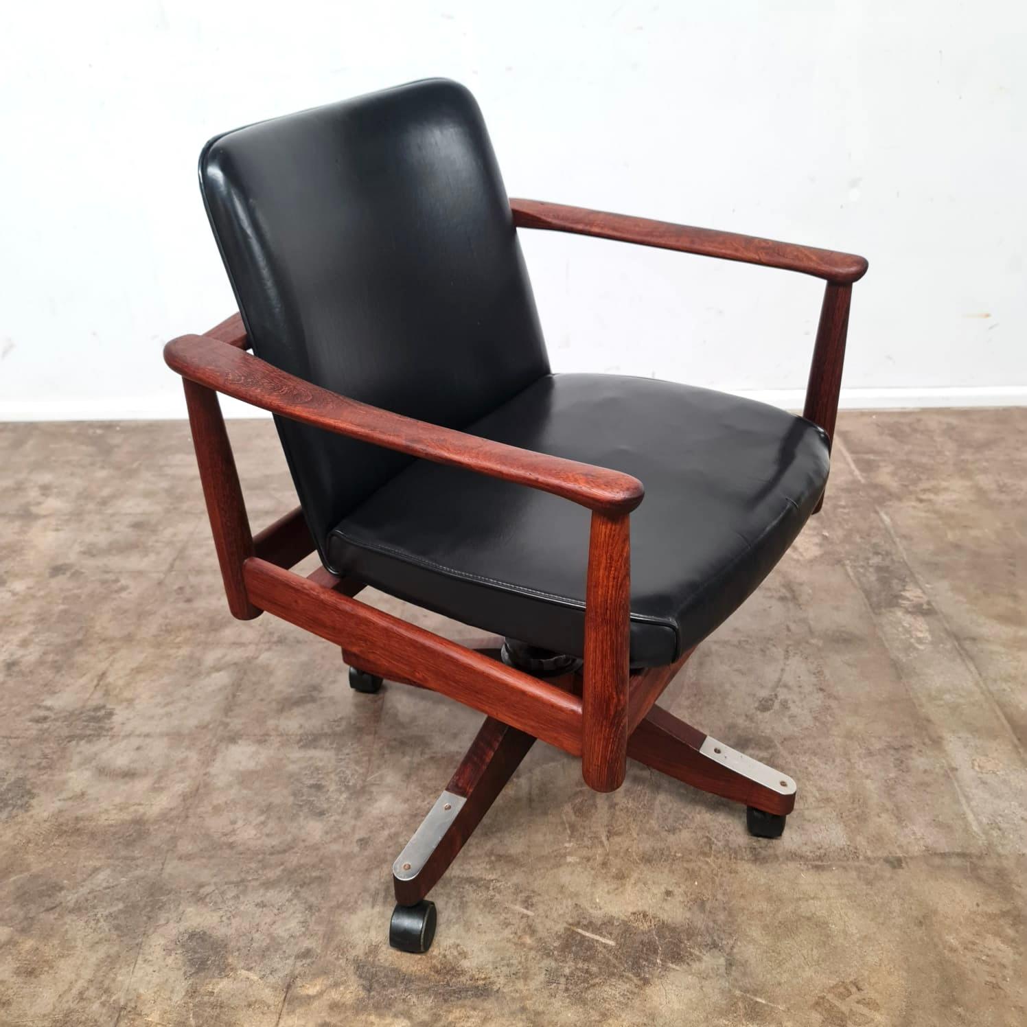 Mid-Century Arthur Stutchbury Office Chair For Sale 2