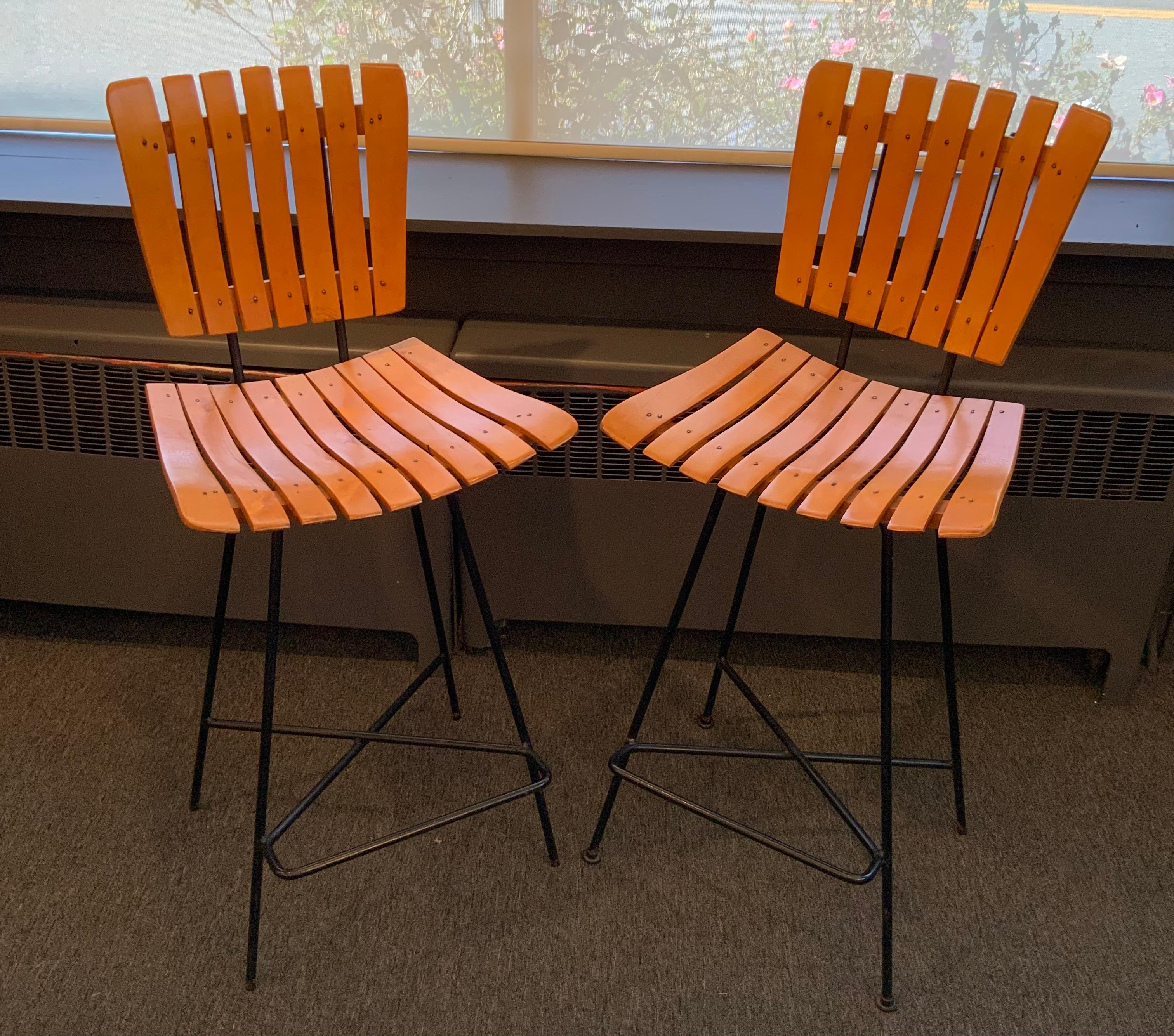 Mid-Century Arthur Umanoff Slat Stools - a Pair In Excellent Condition For Sale In Mt Kisco, NY