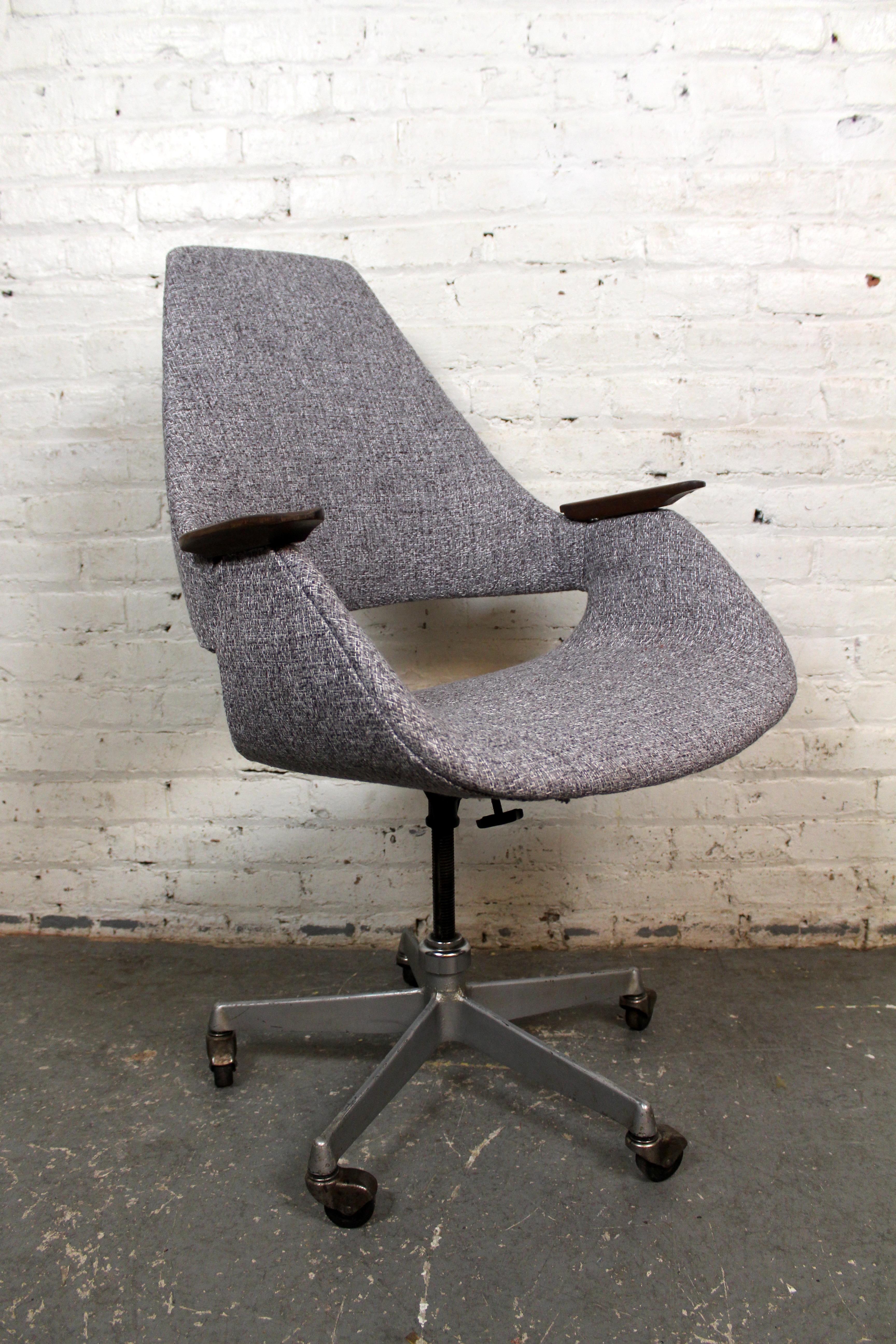 Chaise de bureau « Star Trek » Arthur Umanoff du milieu du siècle dernier par Madison Furniture en vente 8