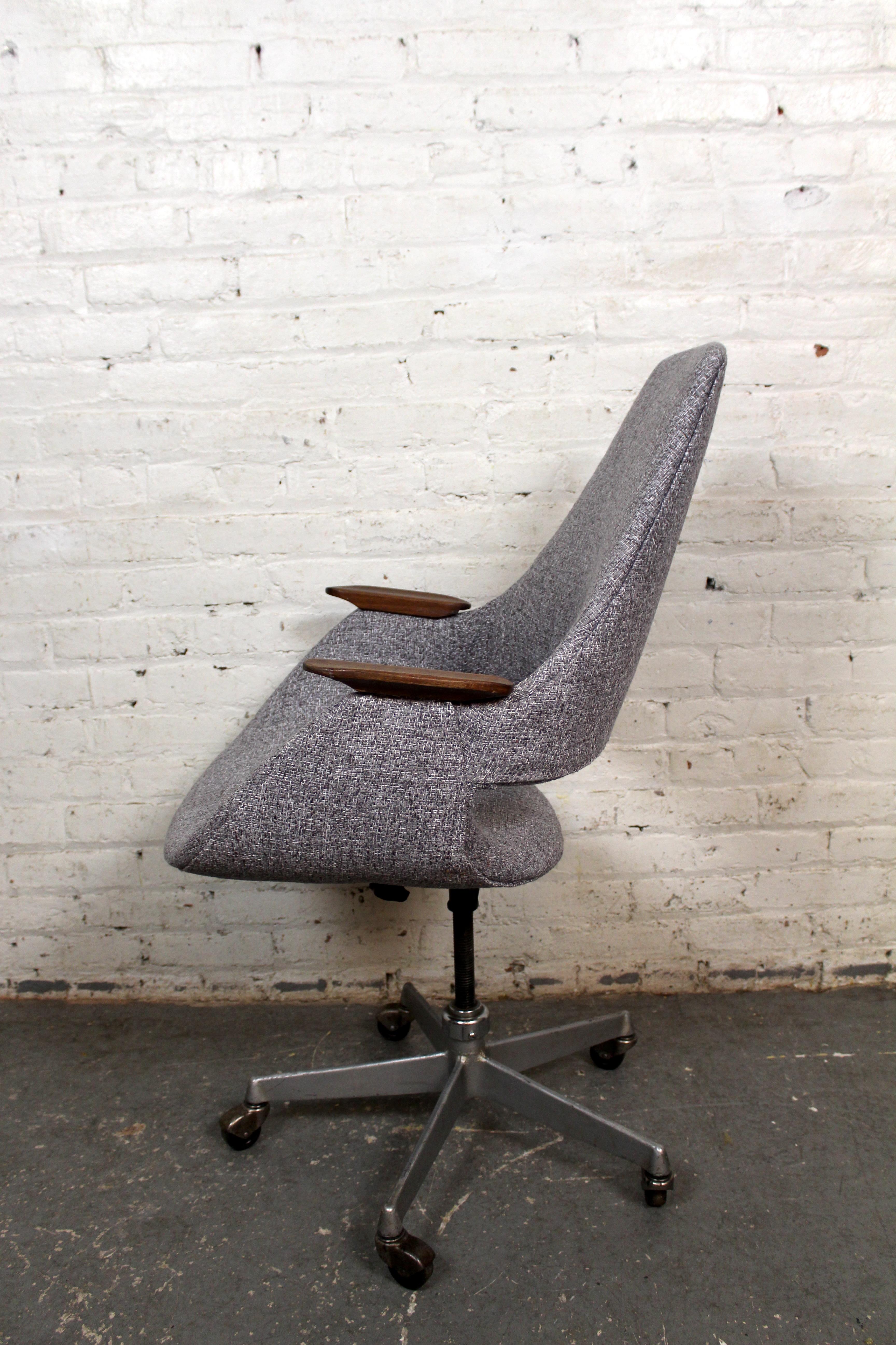 Mid-Century Modern Chaise de bureau « Star Trek » Arthur Umanoff du milieu du siècle dernier par Madison Furniture en vente
