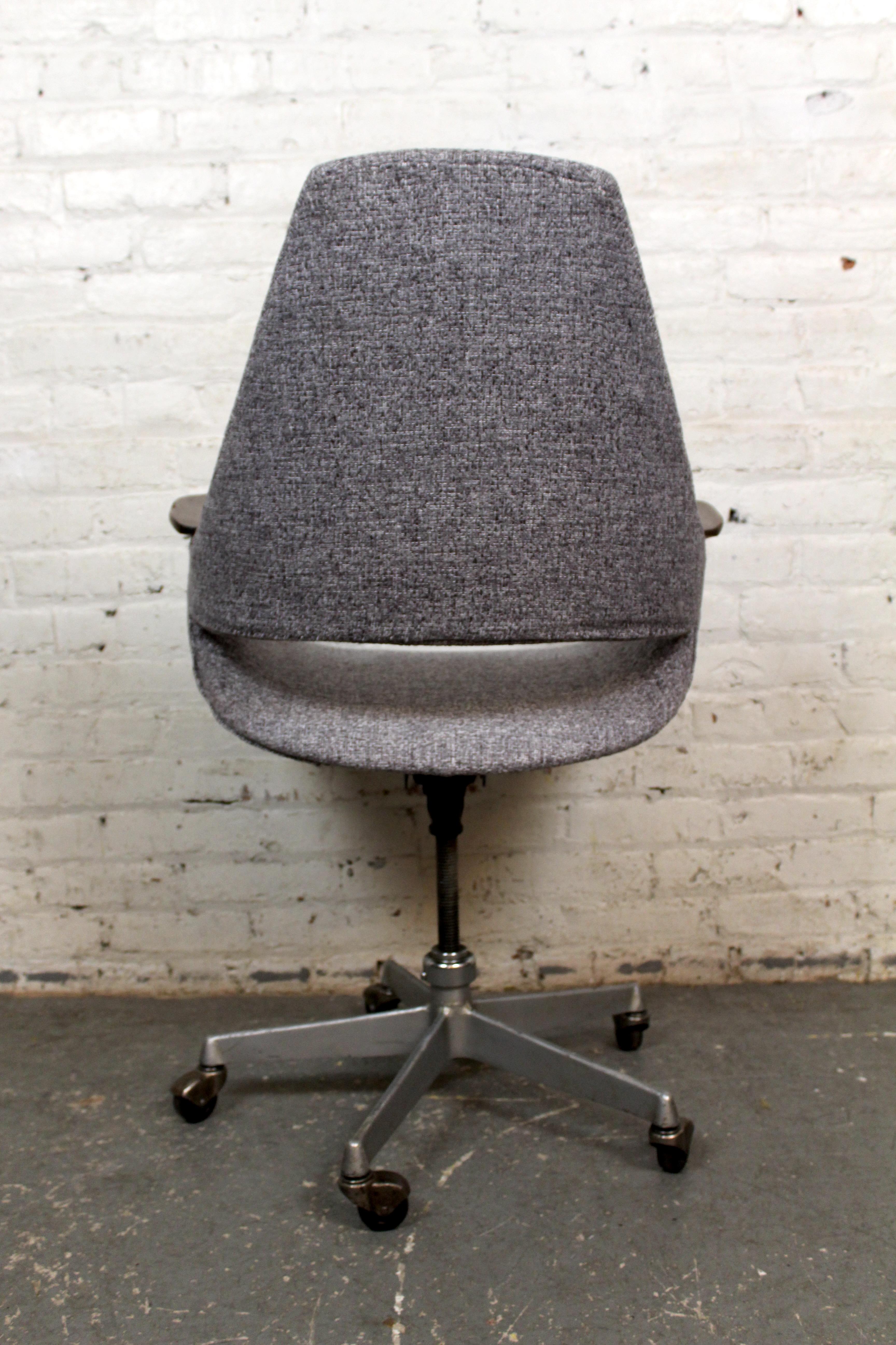 Américain Chaise de bureau « Star Trek » Arthur Umanoff du milieu du siècle dernier par Madison Furniture en vente