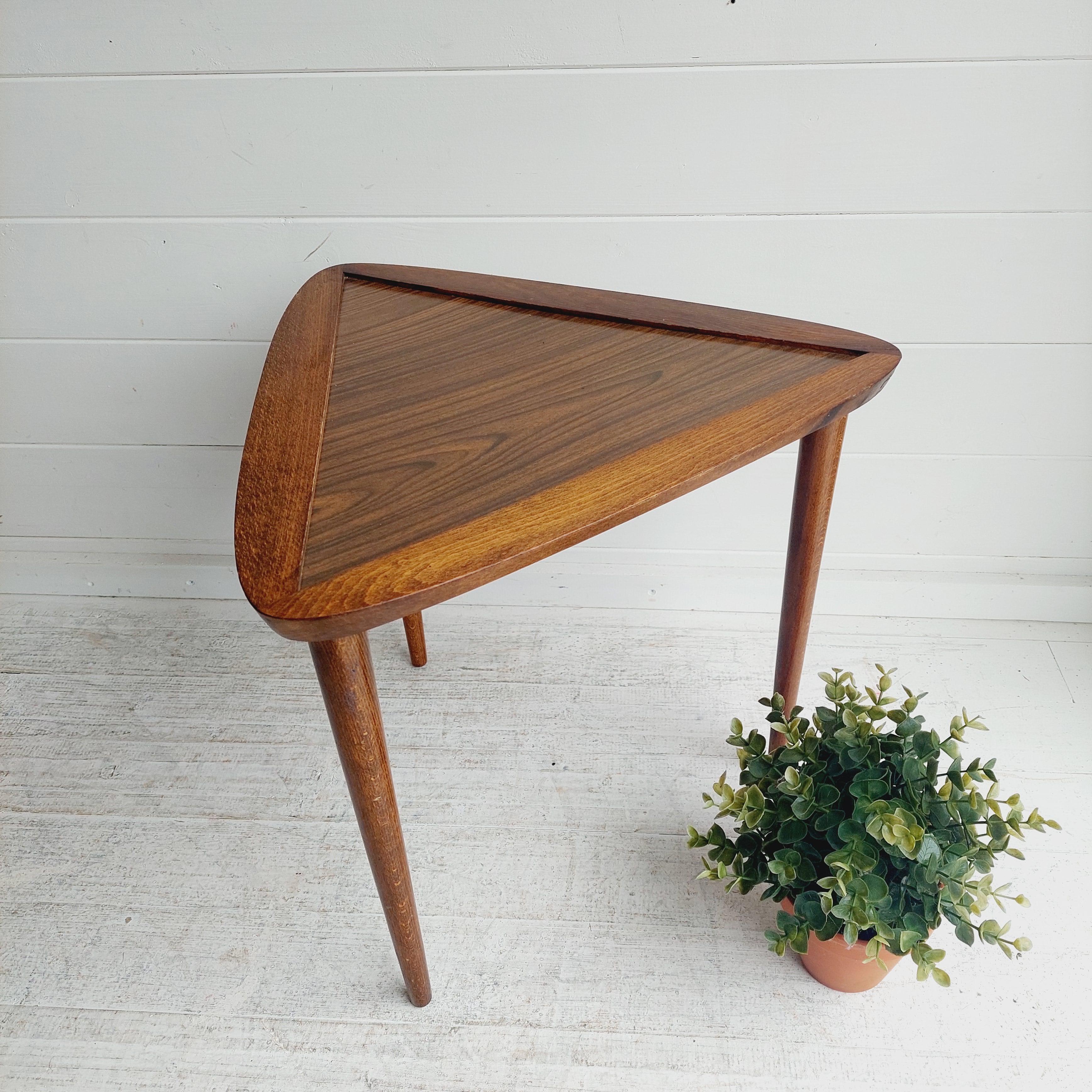 20th Century Mid Century Arthur Umanoff style Walnut Triangular Side Table planter, 1950s