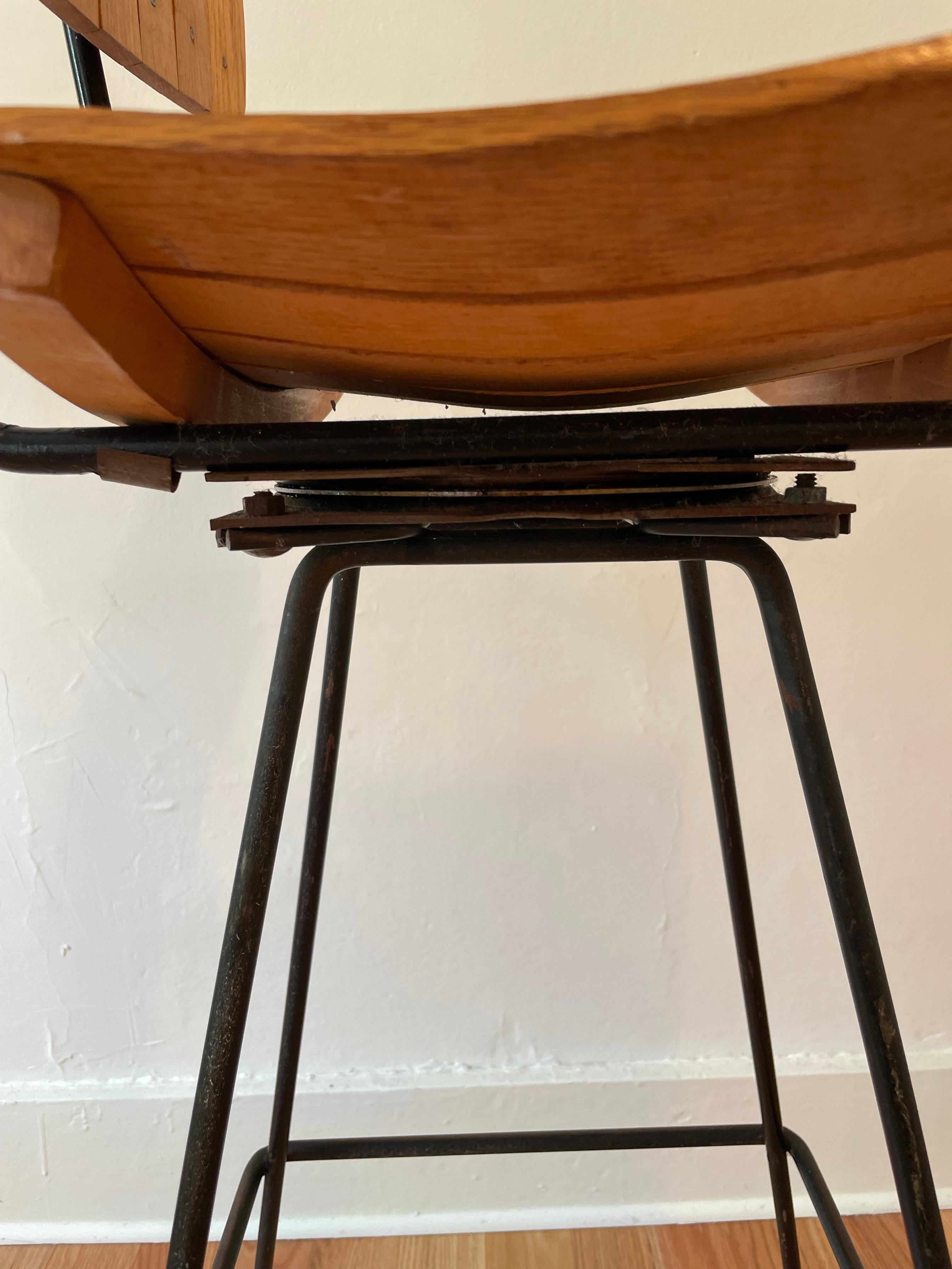 Mid Century Arthur Umanoff swivel stools - set of 4 Estadounidense en venta