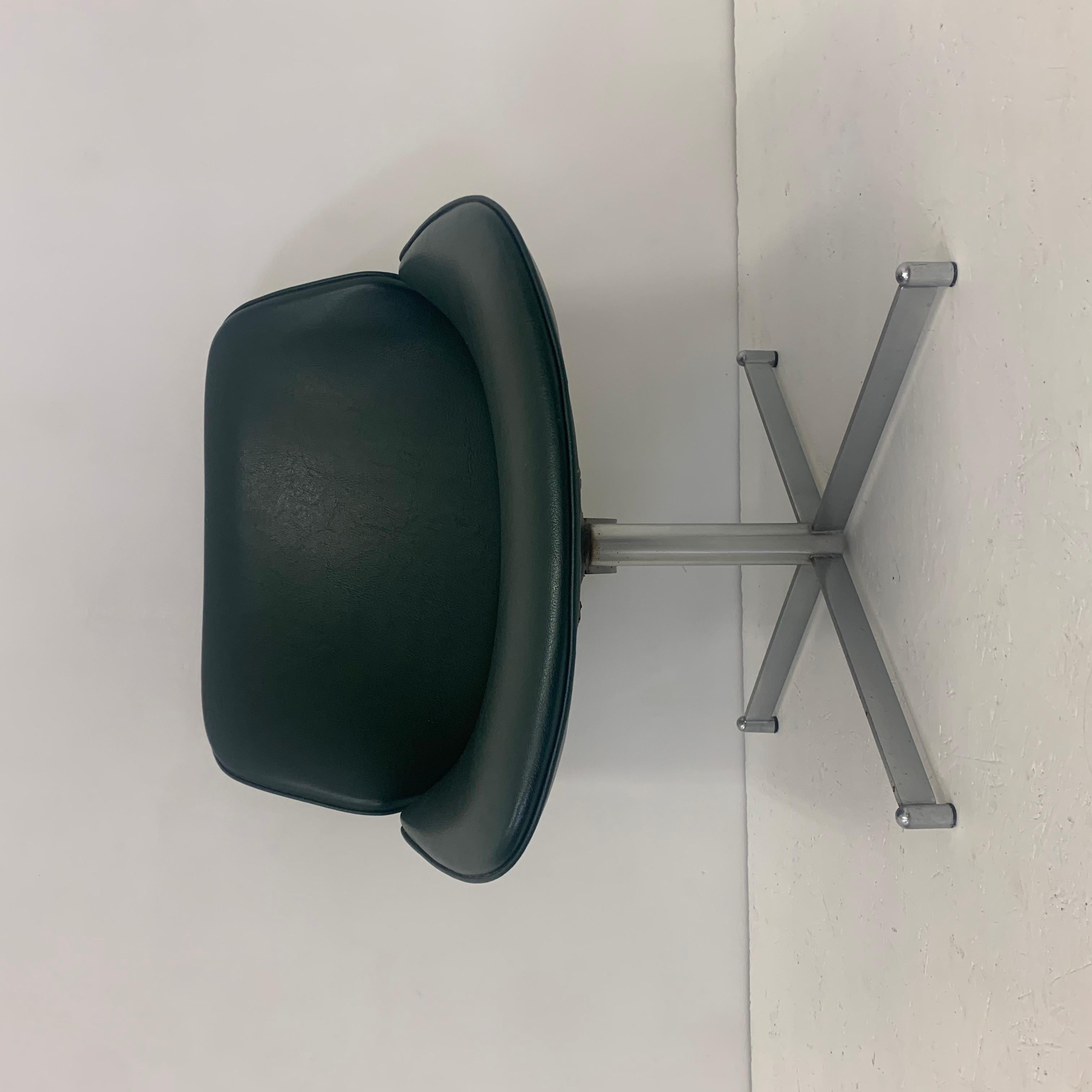 Mid-Century Artifort Geoffrey Harcourt lounge chair ‘Exquis’ , dark green , 1960 For Sale 1