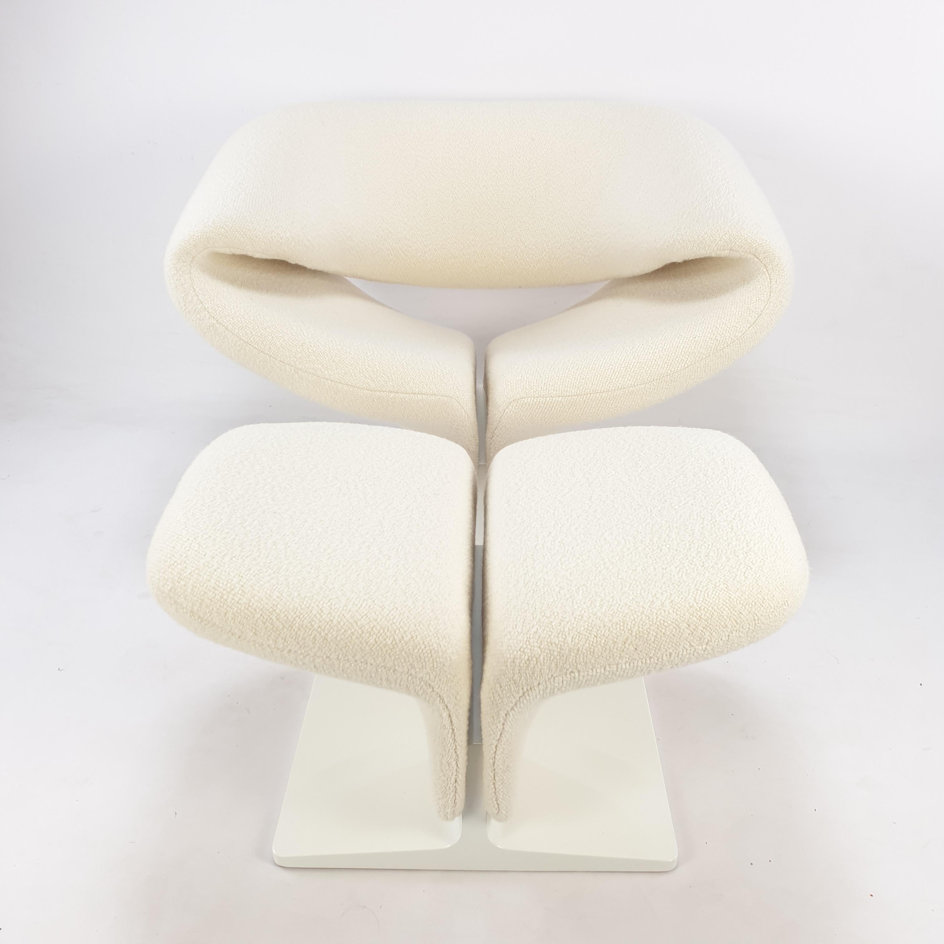 Amazing and very comfortable Ribbon Chair with Ottoman, designed by the French designer Pierre Paulin in the 60's and produced by Artifort. This is a early edition. The chair and ottoman are completely restored by a French Pierre Paulin specialist.
