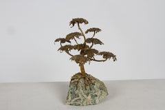 Scultura bonsai artigianale brutalista di metà secolo in metallo dorato su base di agata