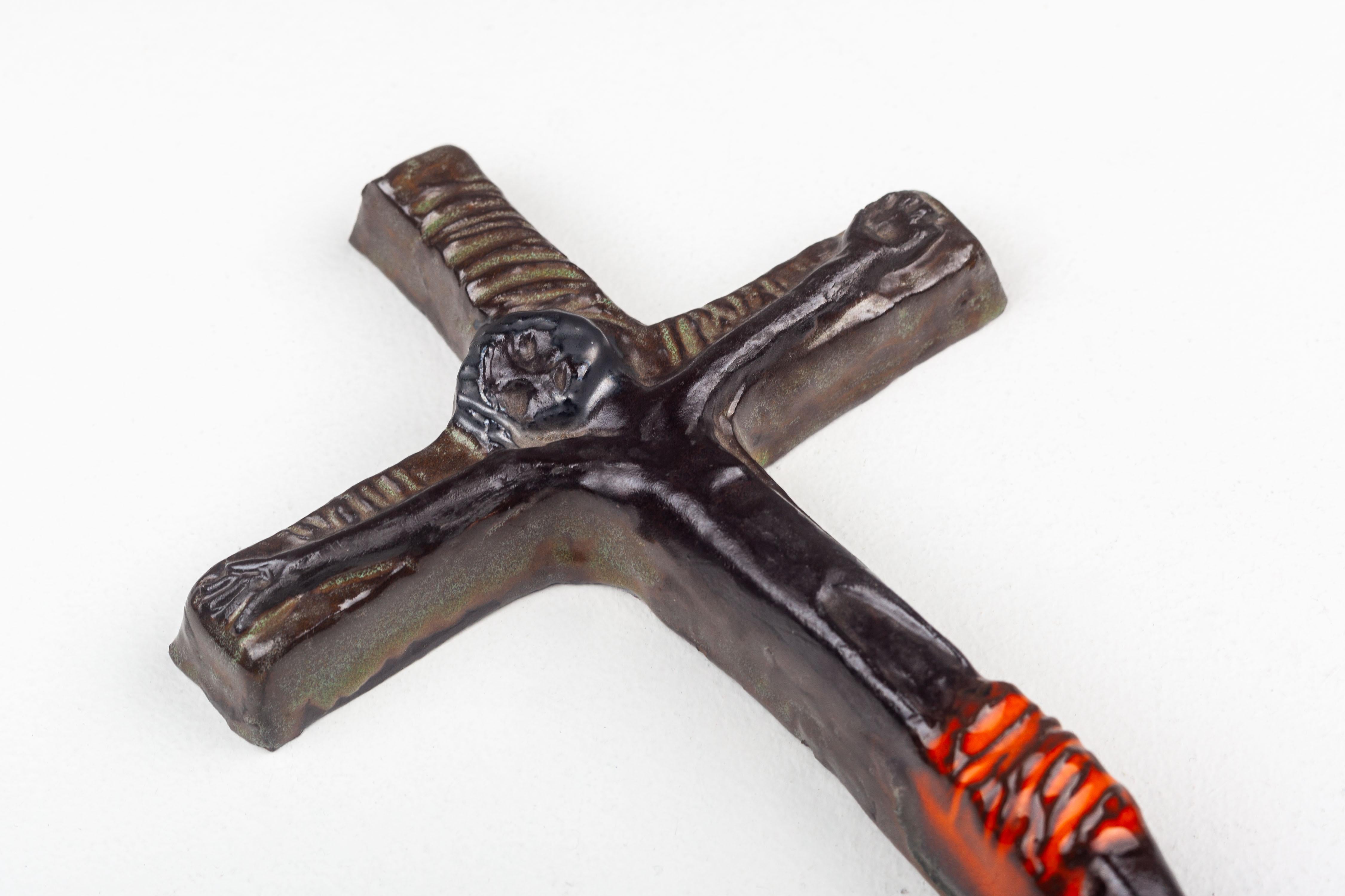 Crucifix artisanal du milieu du siècle en vente 3