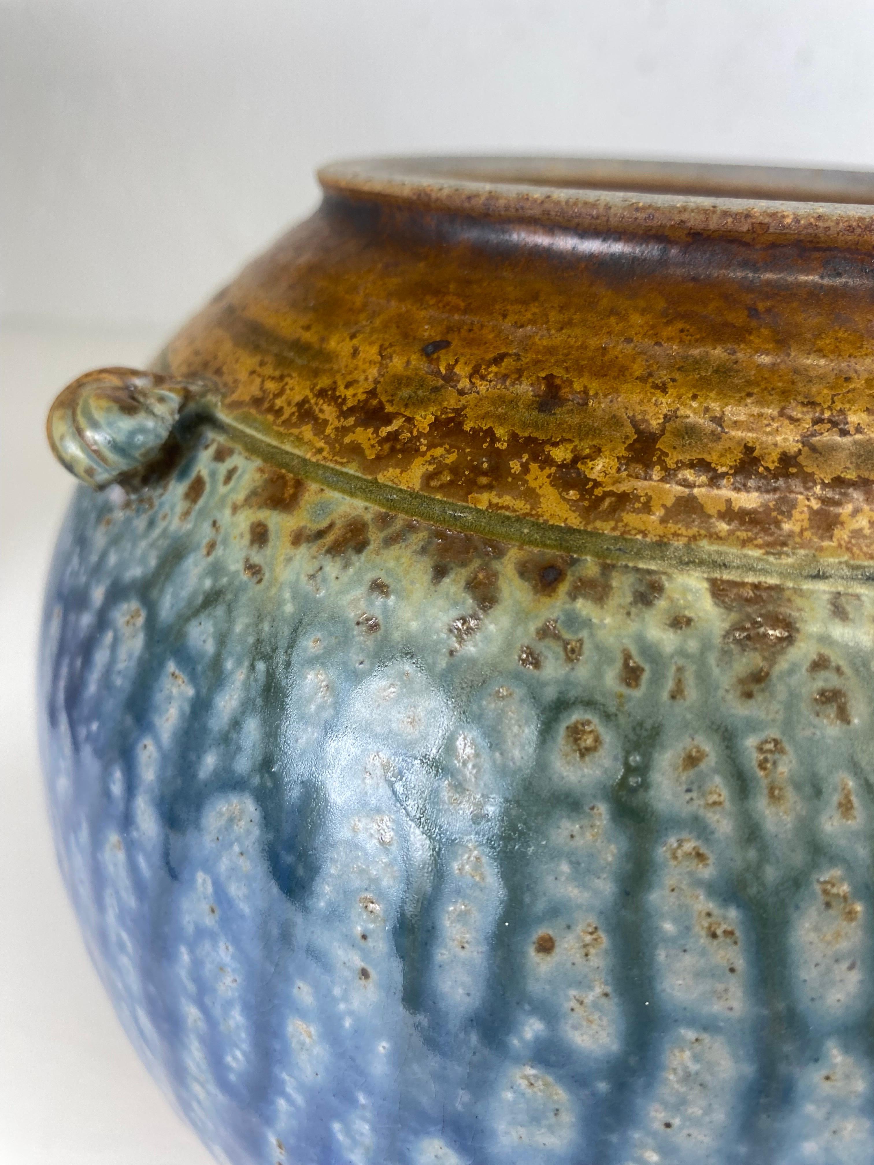 Jarre avec couvercle en poterie du Studio Pottery des artisans du milieu du siècle. en vente 2