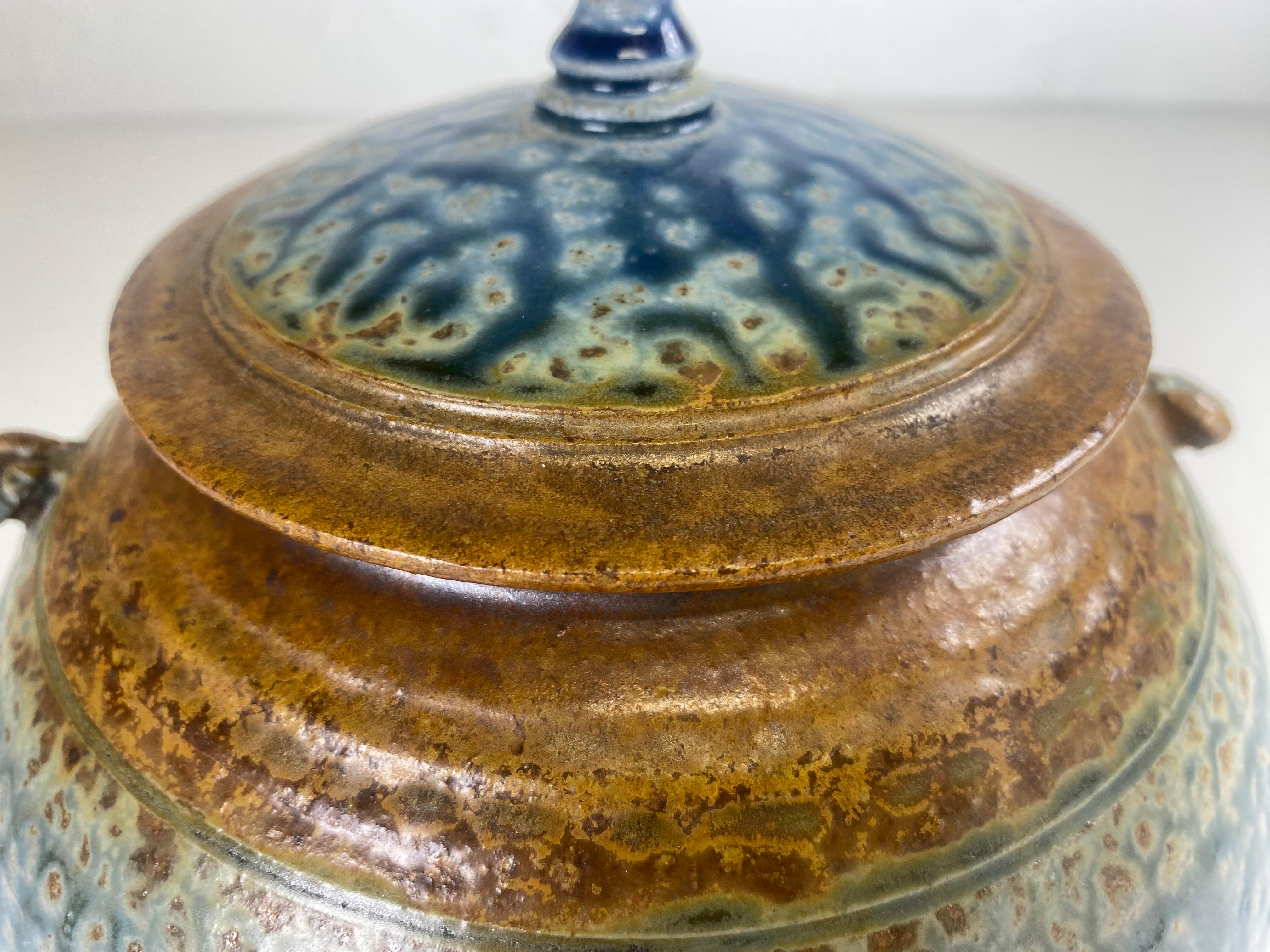 Fin du 20e siècle Jarre avec couvercle en poterie du Studio Pottery des artisans du milieu du siècle. en vente