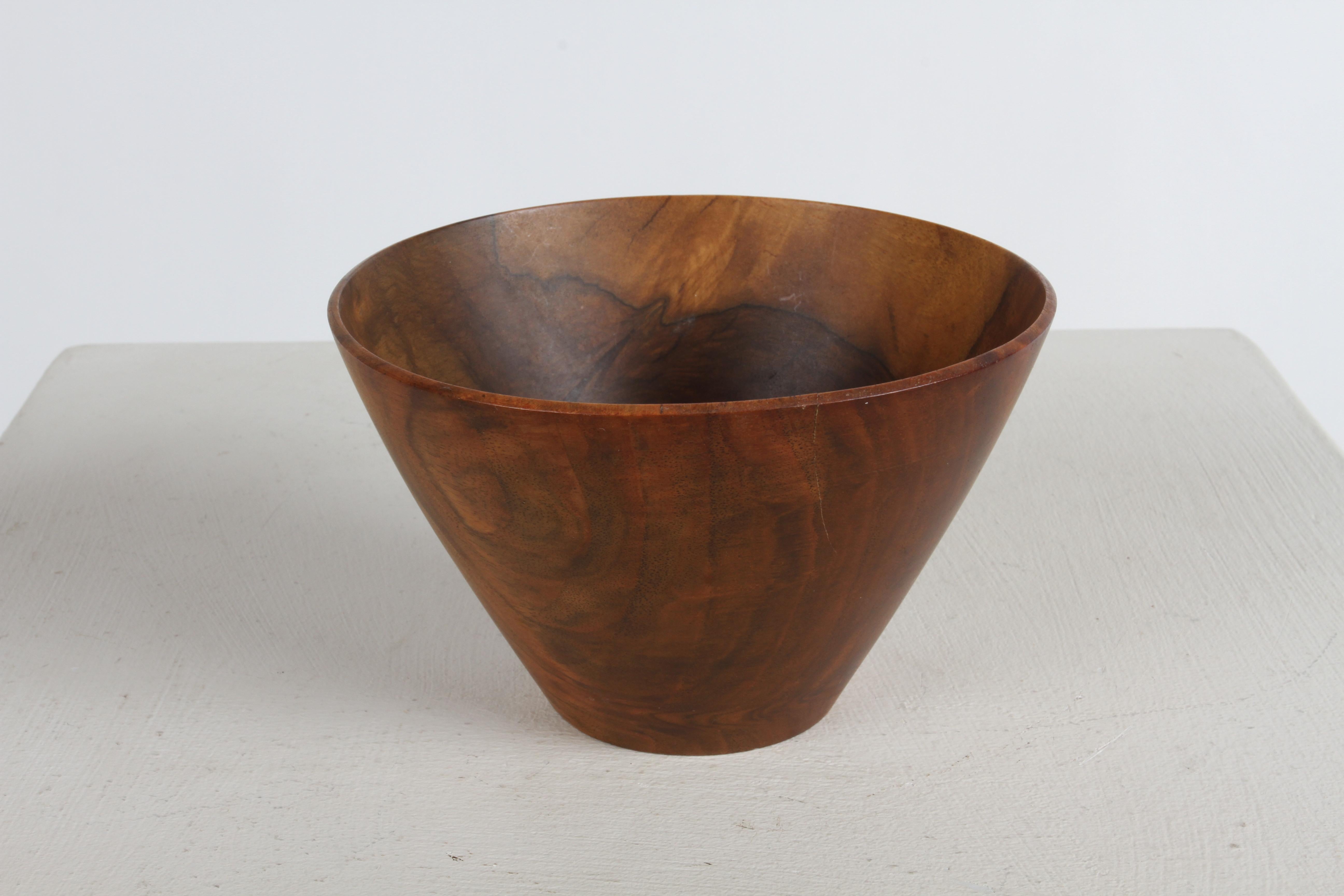 California master artist woodworker Bob Stockdale (1913-2003) finely turned bowl with thin walls made of California Walnut. Engraved on bottom Black Walnut from California and signed Bob Stockdale, no date. In fine condition, with small hairline