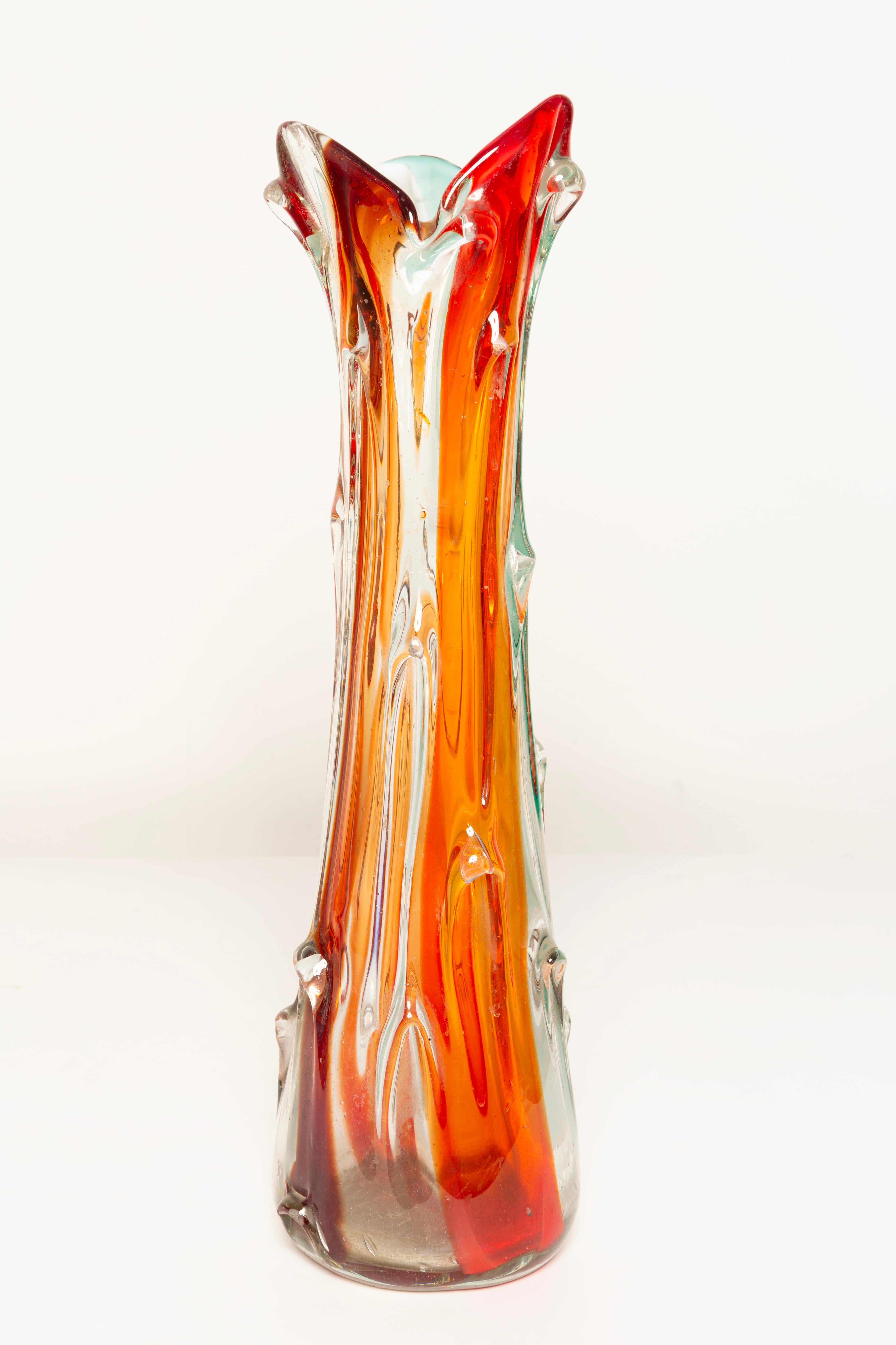 Vetro Vaso arancione in vetro artistico di metà secolo, Tarnowiec, Sulczan, Europa, anni '70 in vendita