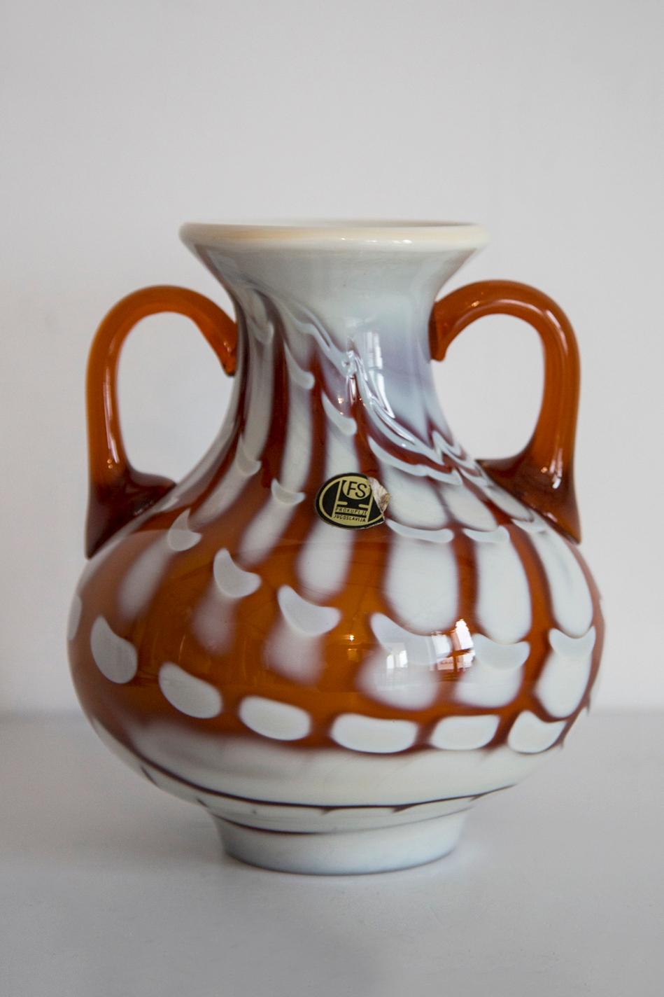 Serbo Vaso in vetro artistico di metà secolo, Prokuplje-Yugoslavia, anni '70 in vendita
