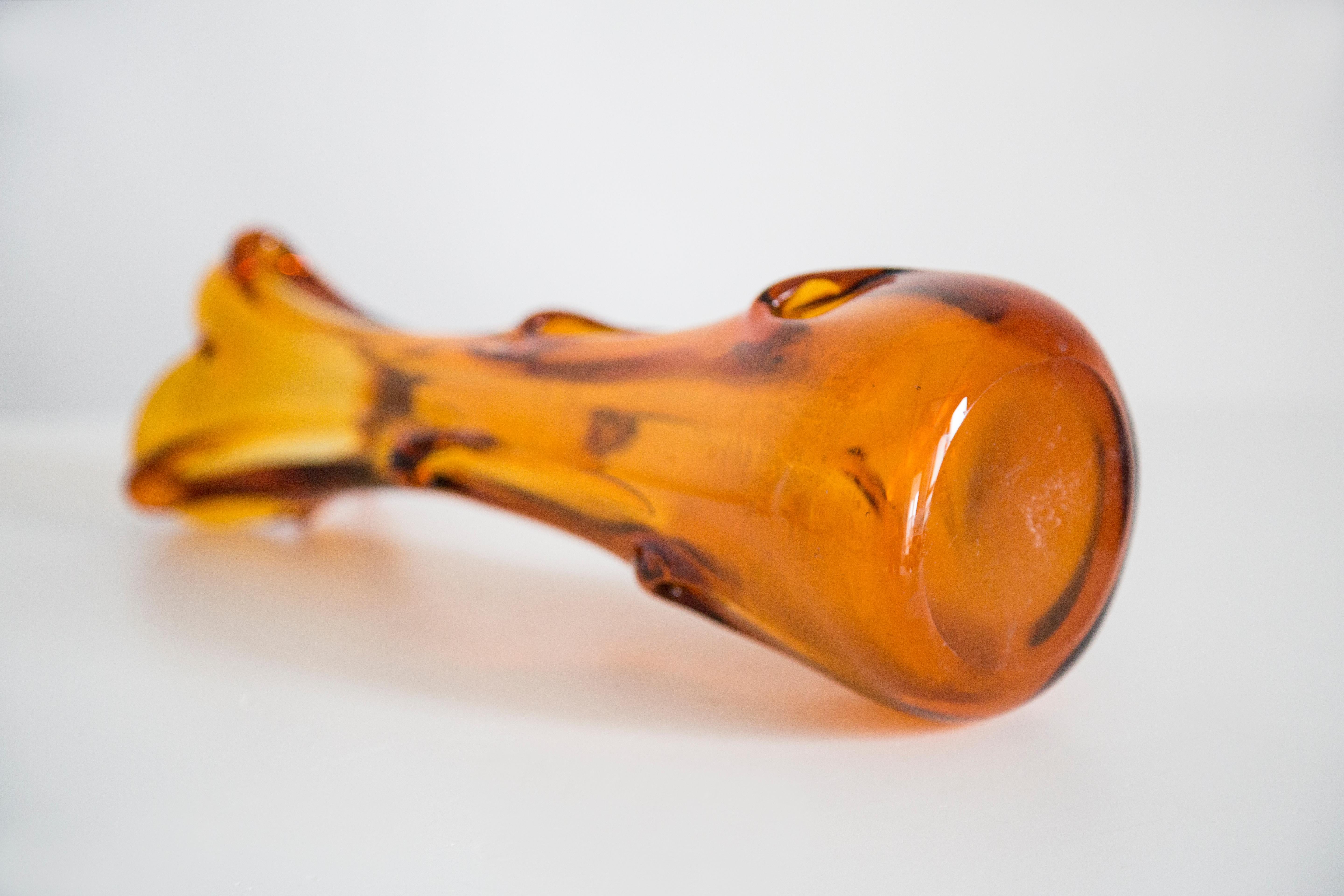 Vaso giallo in vetro artistico di metà secolo, Tarnowiec, Sulczan, Europa, anni '70 in vendita 2