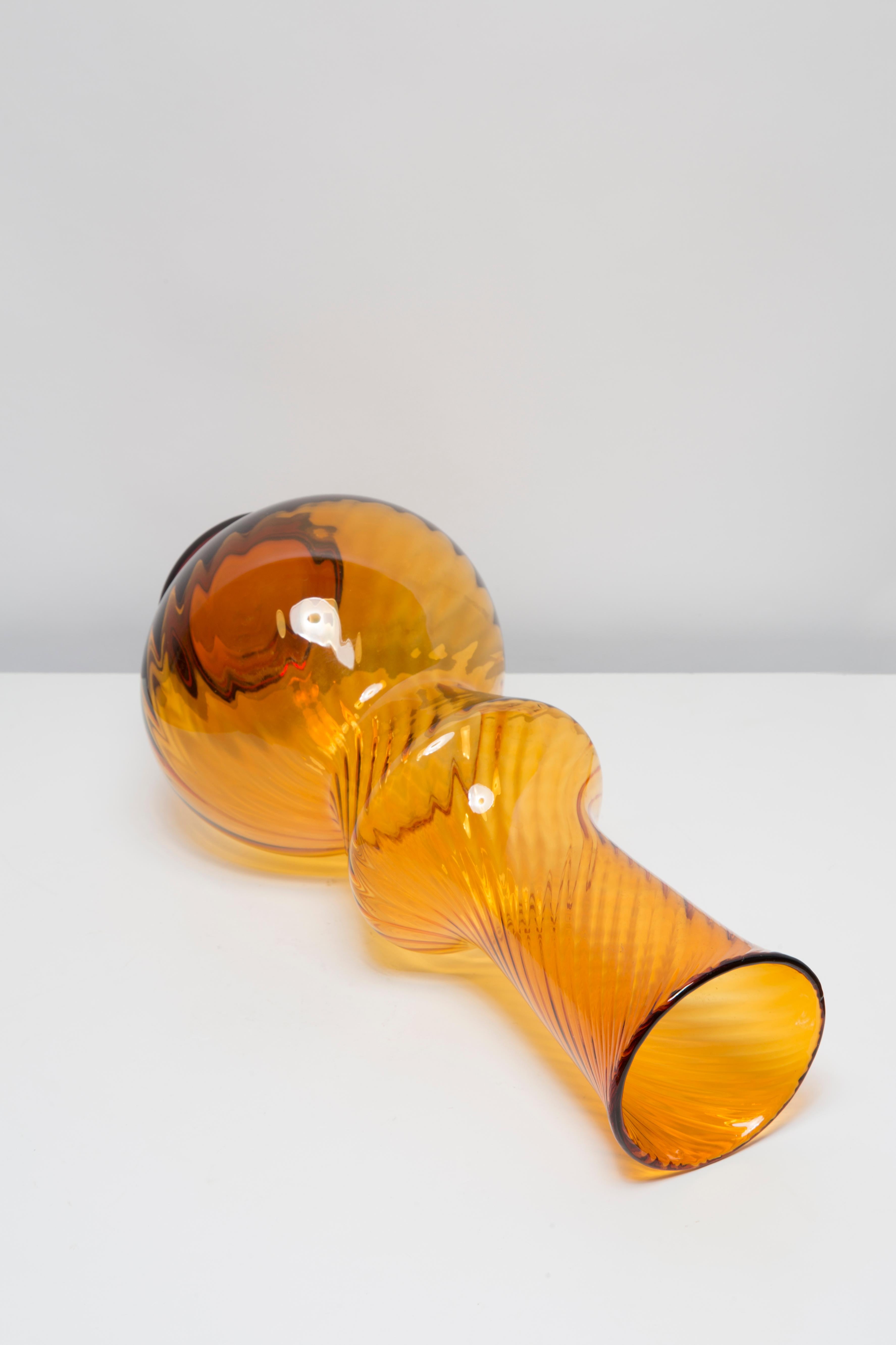 Gelbe Vase aus artistischem Glas aus der Mitte des Jahrhunderts, Tarnowiec, Sulczan, Europa, 1970er Jahre im Angebot 1