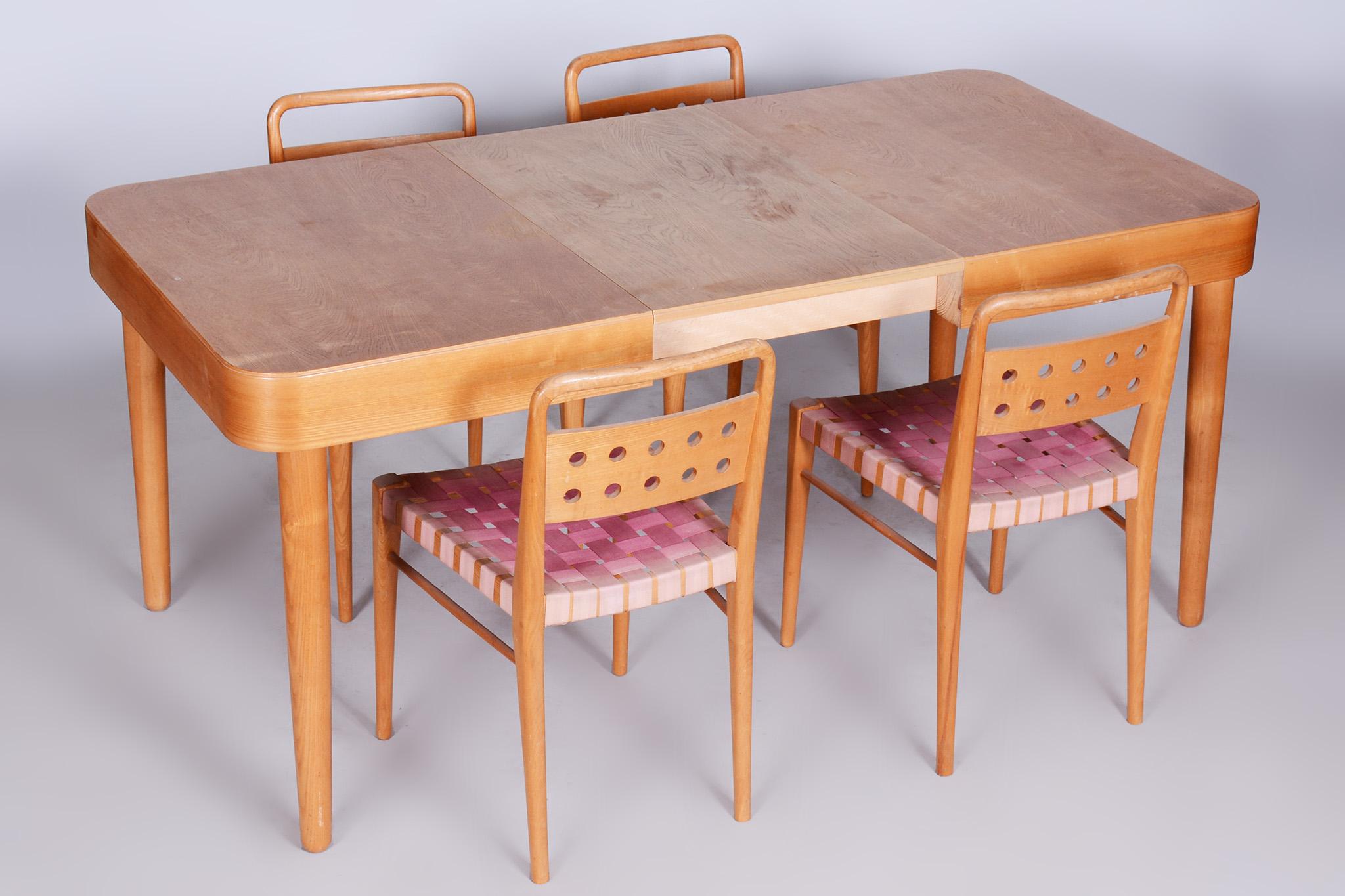 Tchèque Table de salle à manger en frêne du milieu du siècle, fabriquée par Uluv, Revive Polish, Tchécoslovaquie, années 1950 en vente
